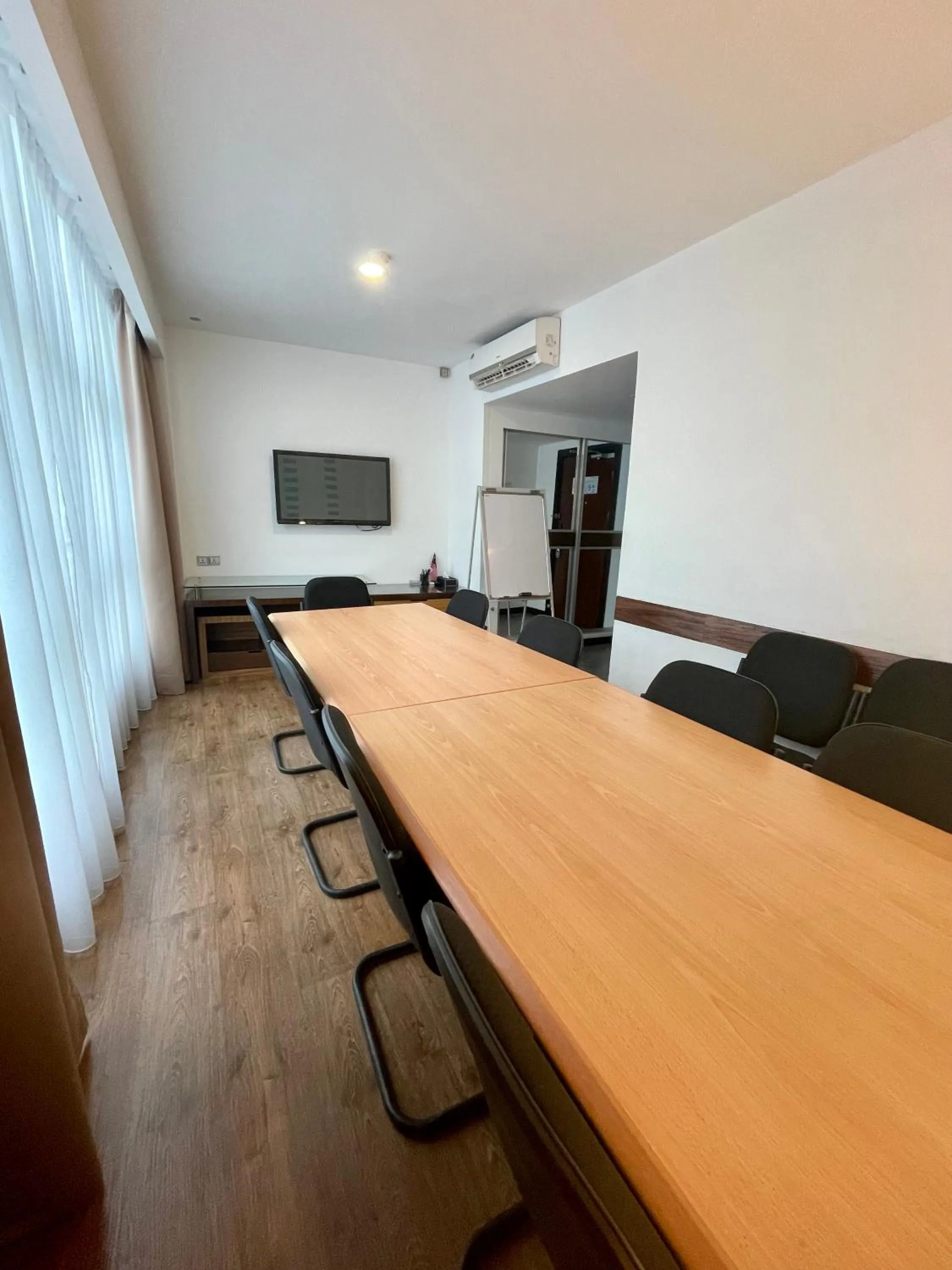 Meeting/conference room in New World Express Motel