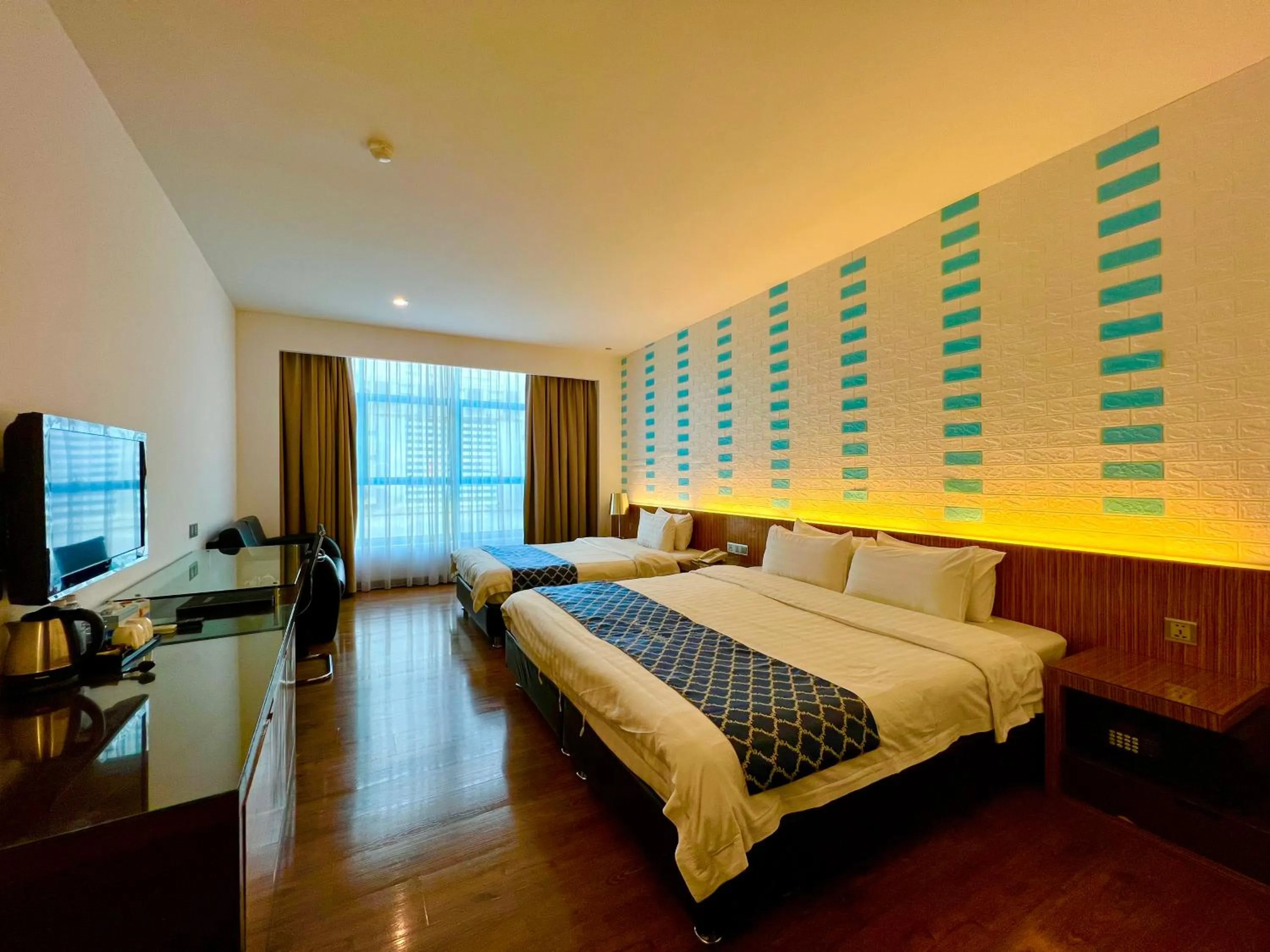 Photo of the whole room, Bed in New World Express Motel