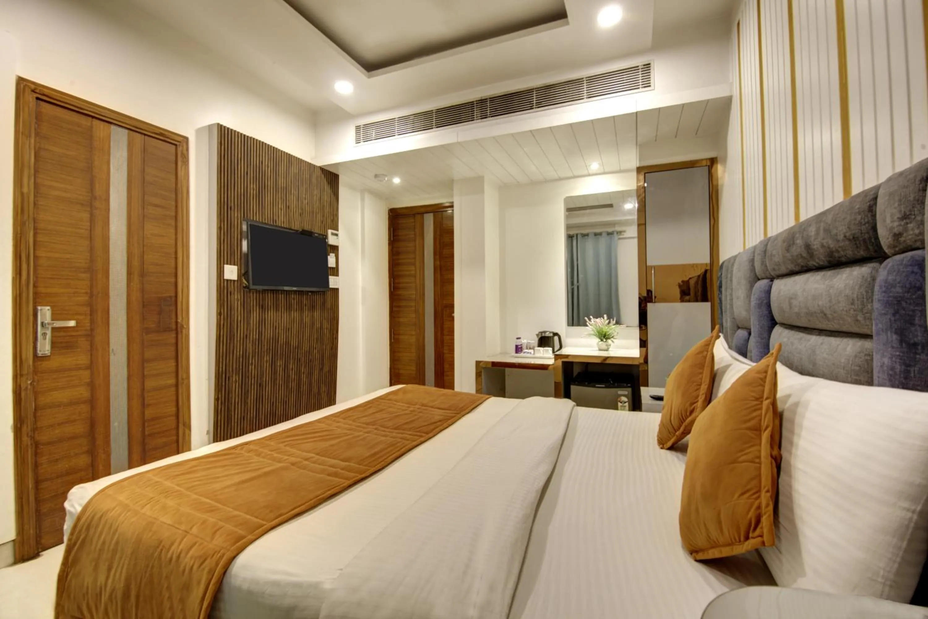 Communal lounge/ TV room, Bed in The Shanti Plaza - Traveler's choice awarded 2025