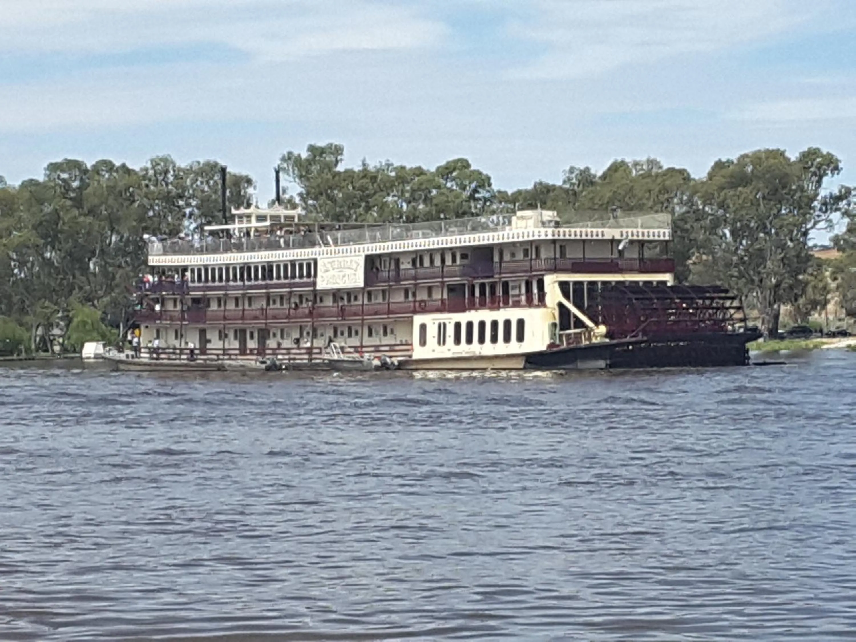 Entertainment in A La Folly The Retreat