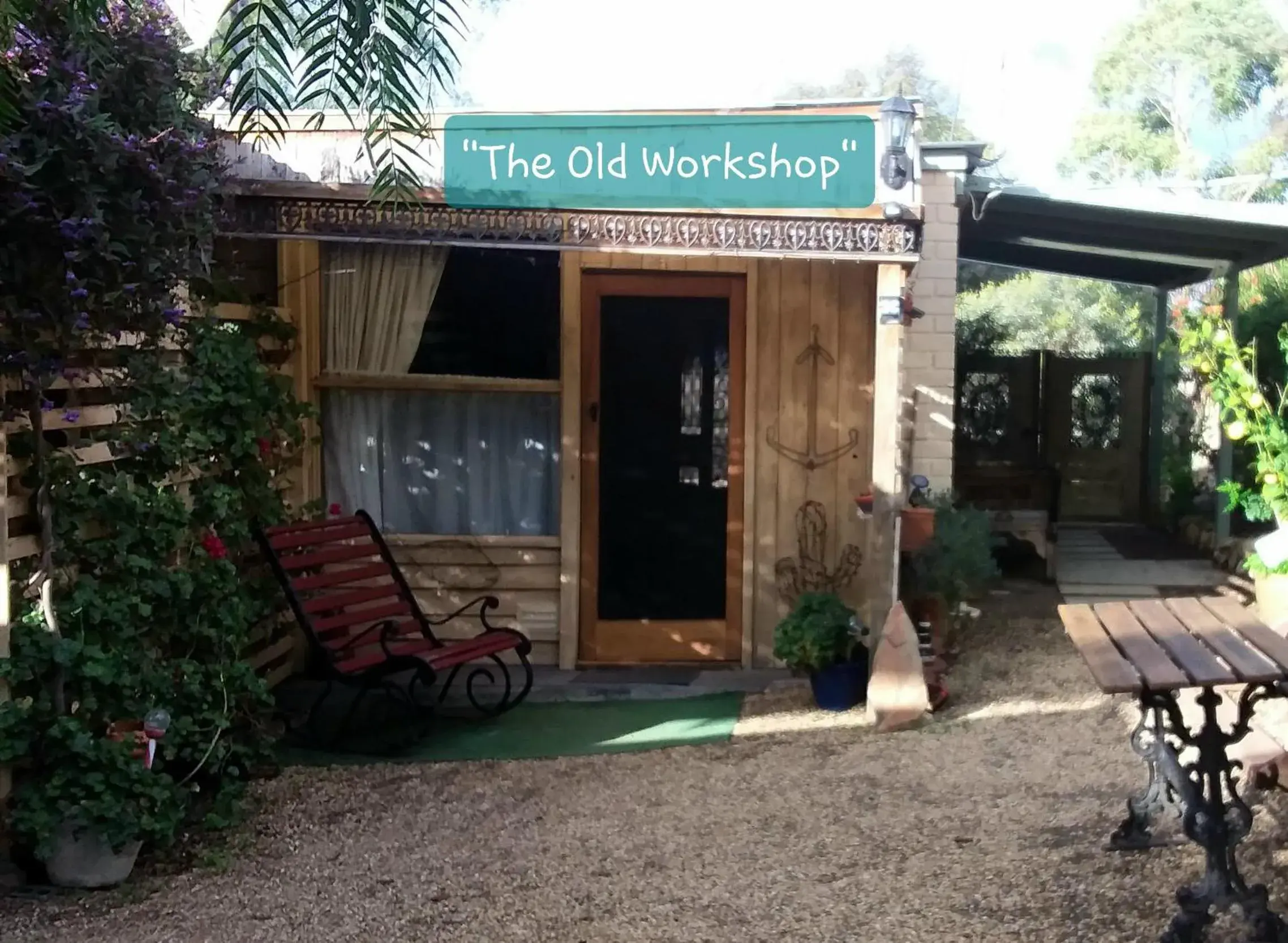 Double Room with Shared Bathroom - single occupancy - The Old Workshop in A La Folly The Retreat Double Room with Shared Bathroom - single occupancy - The Old Workshop in A La Folly The Retreat