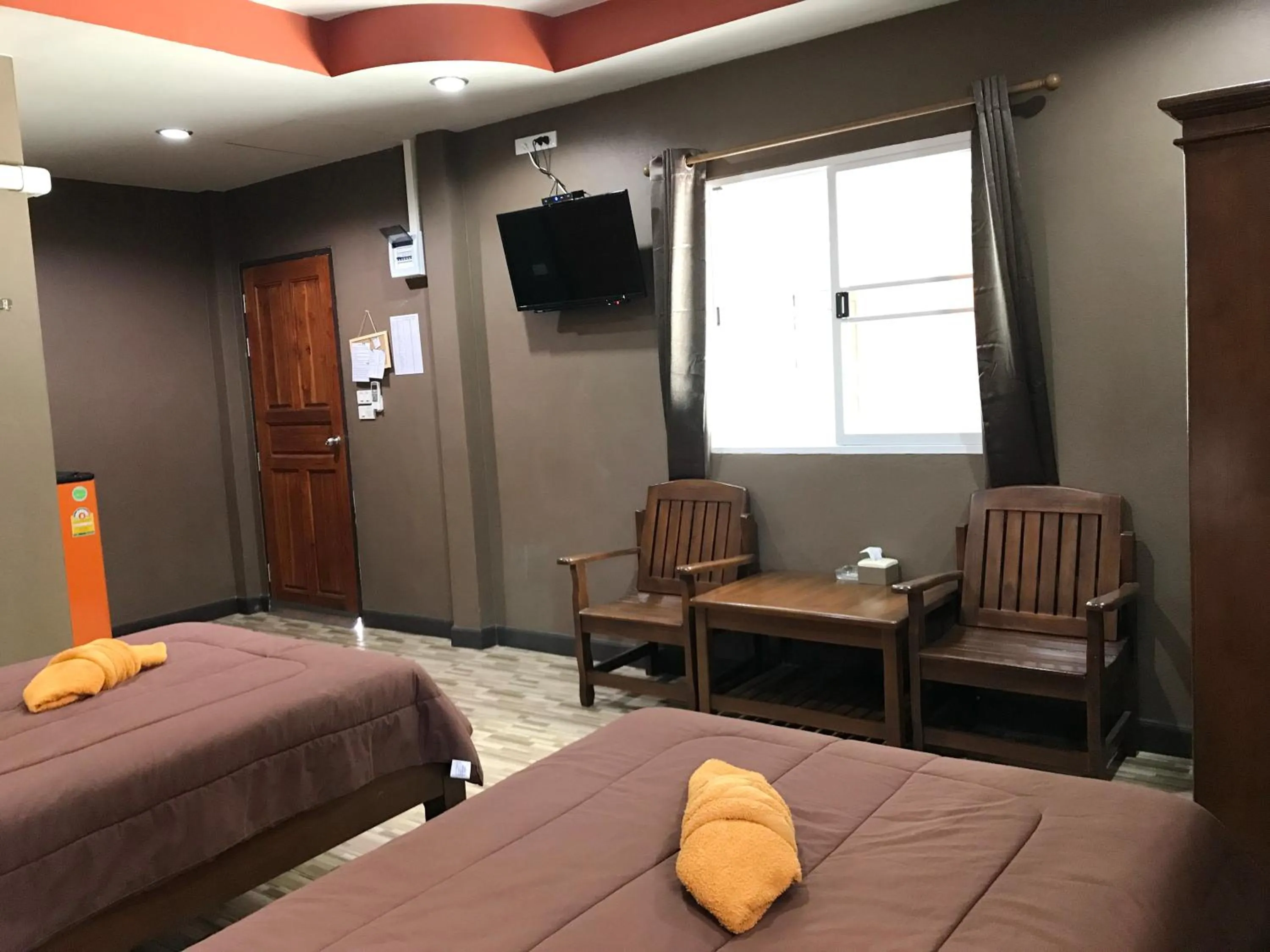 Photo of the whole room, Bed in Khwanruen Fishing Resort