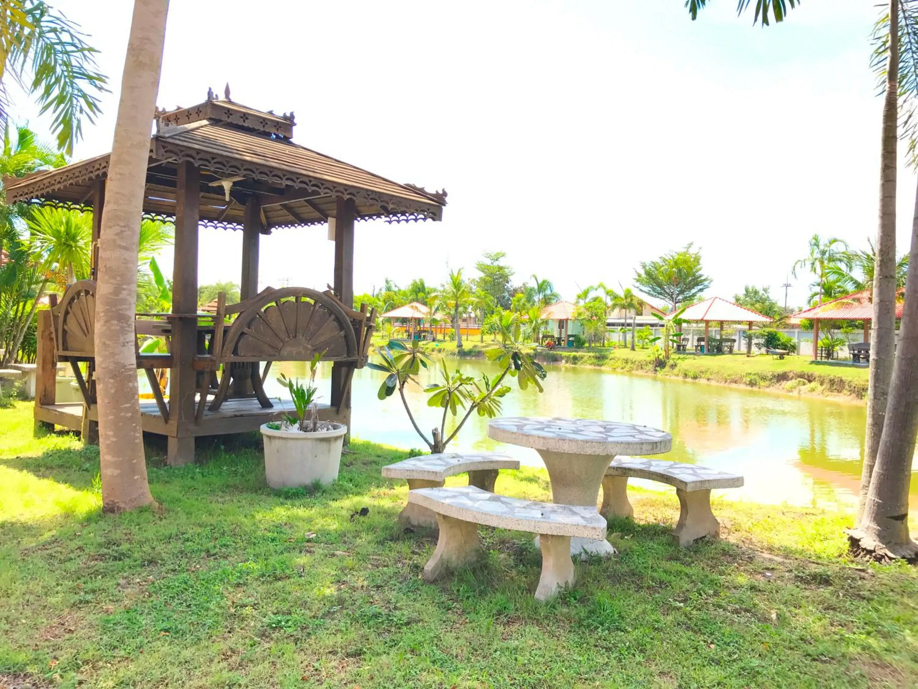 BBQ facilities in Khwanruen Fishing Resort