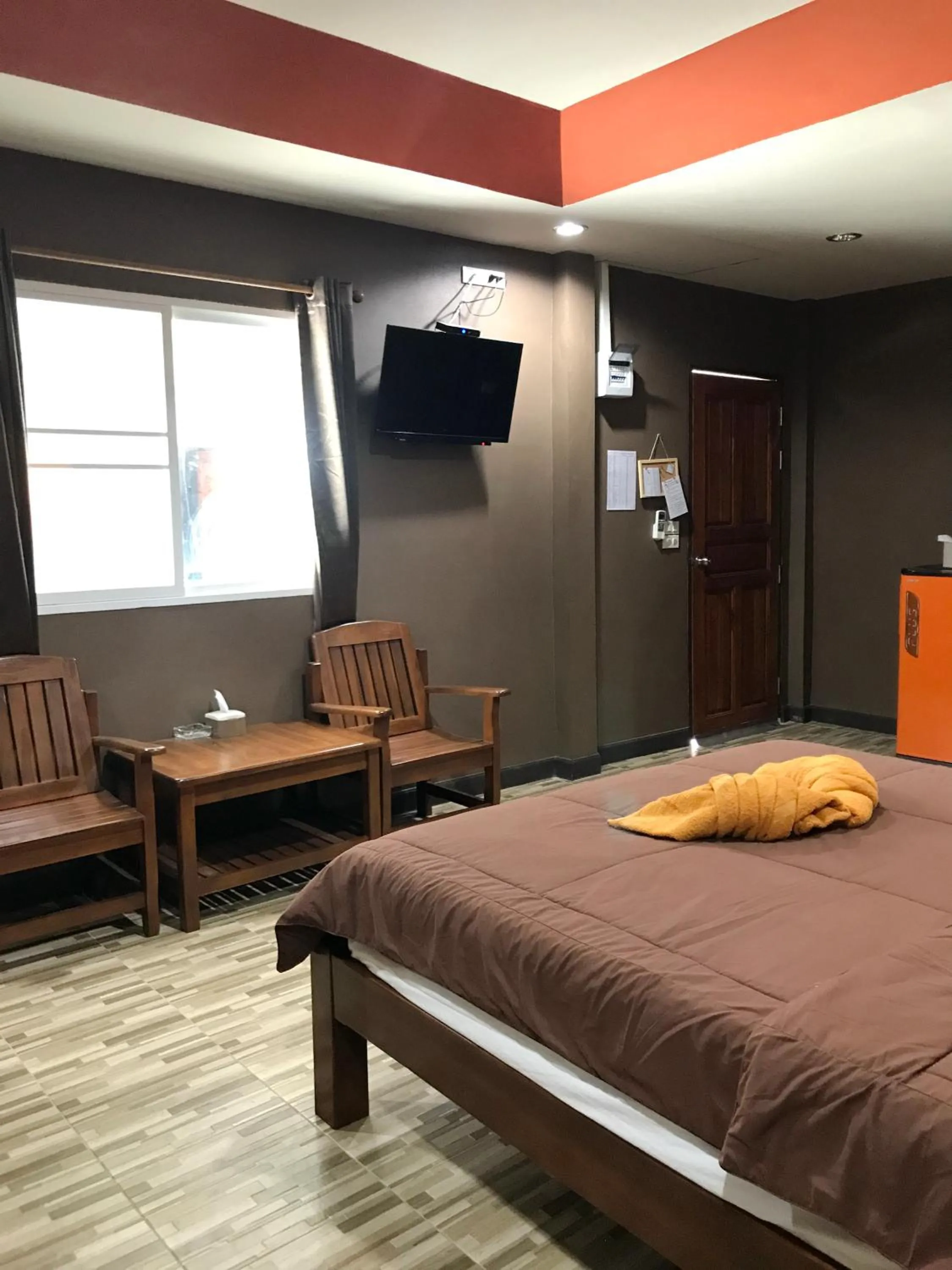 Photo of the whole room, Bed in Khwanruen Fishing Resort