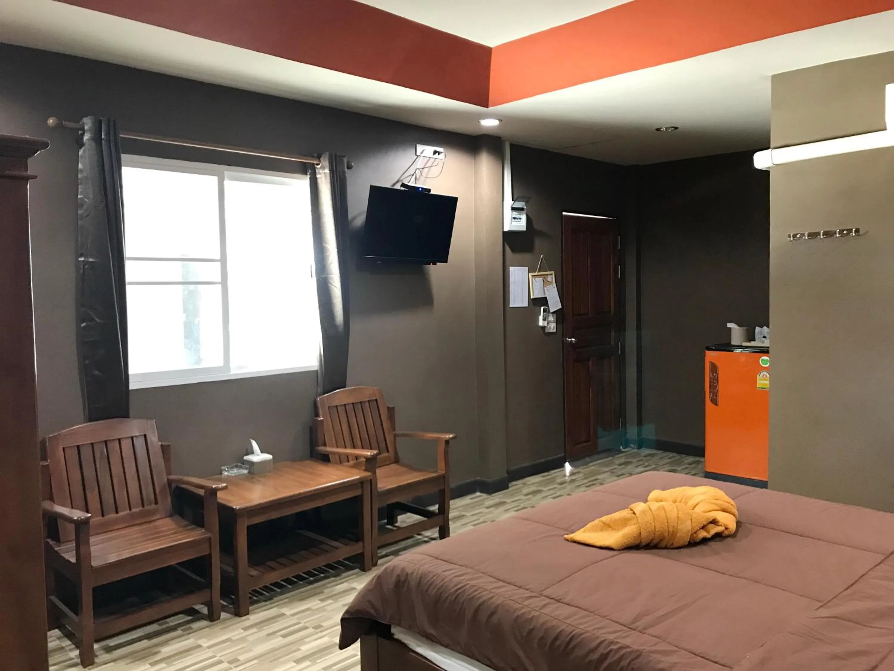 Photo of the whole room, Bed in Khwanruen Fishing Resort