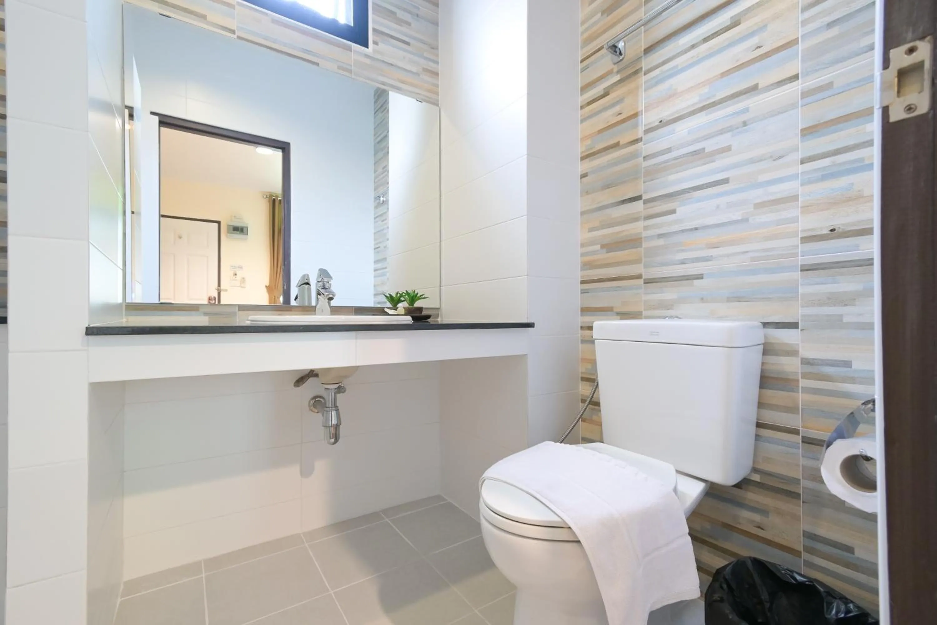 Toilet in Baan Kieng Tawan