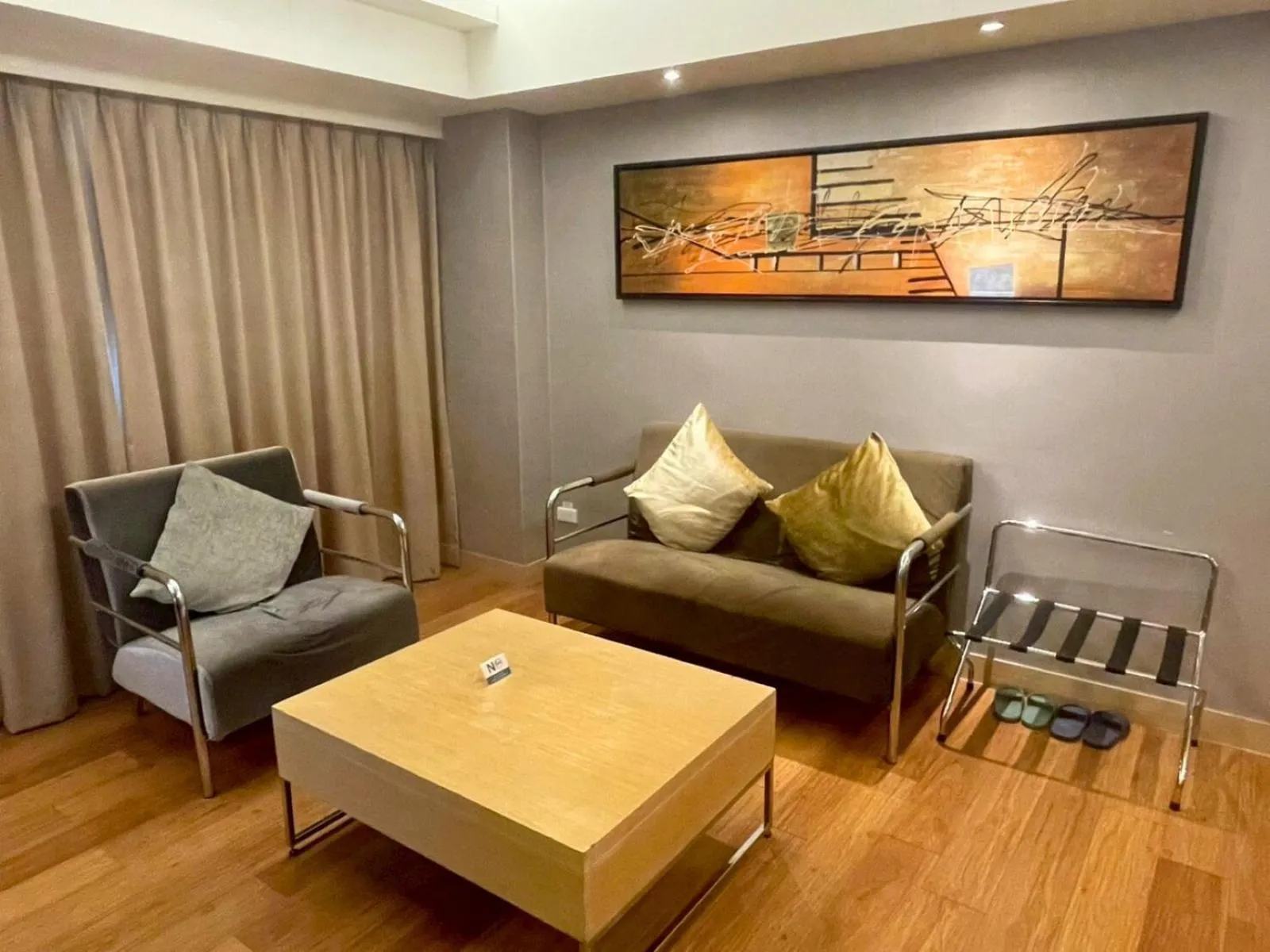 Photo of the whole room in Delton Hotel