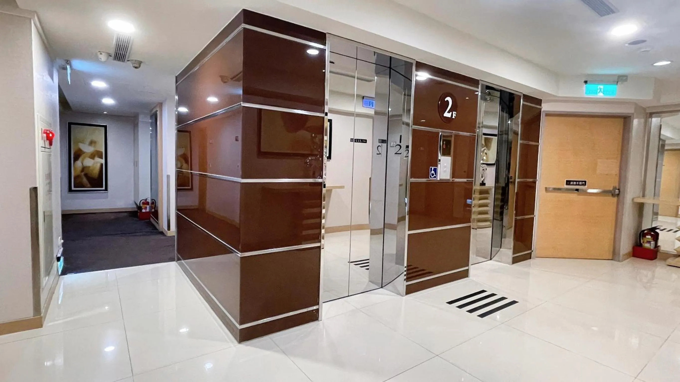 elevator in Delton Hotel