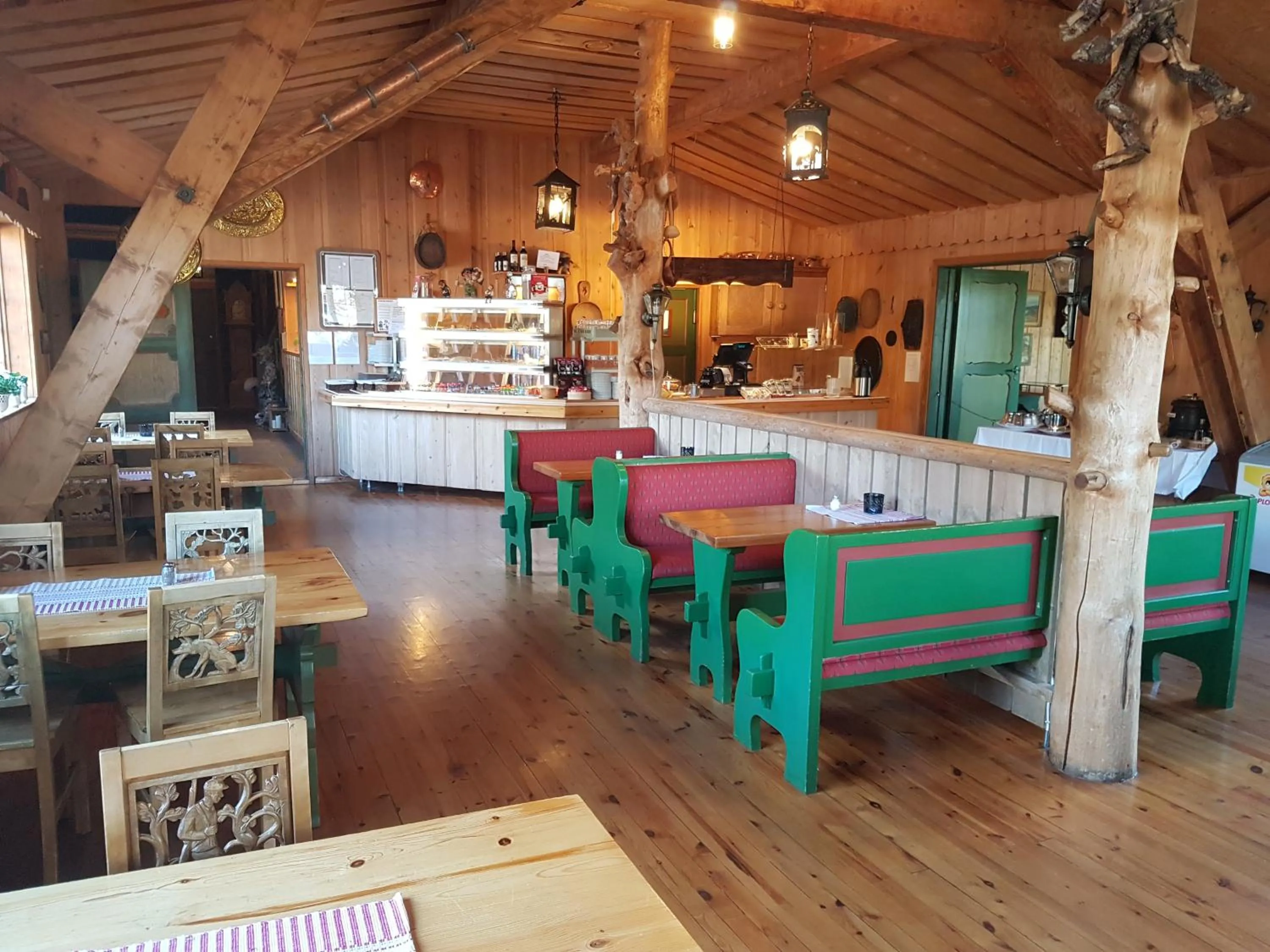 Restaurant/places to eat in Dovregubbens Hall