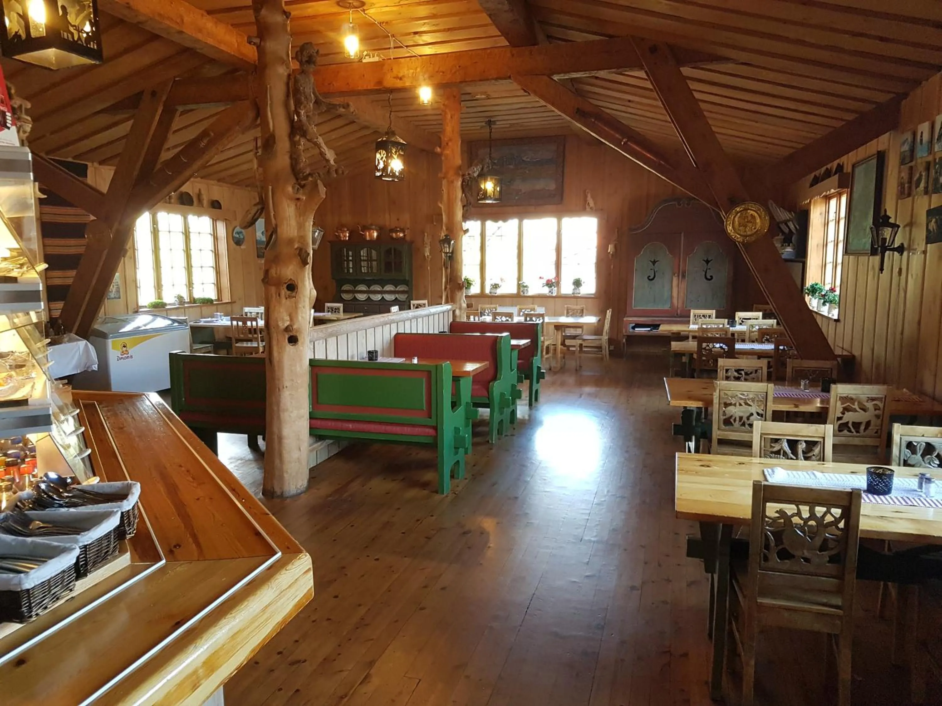 Restaurant/places to eat in Dovregubbens Hall