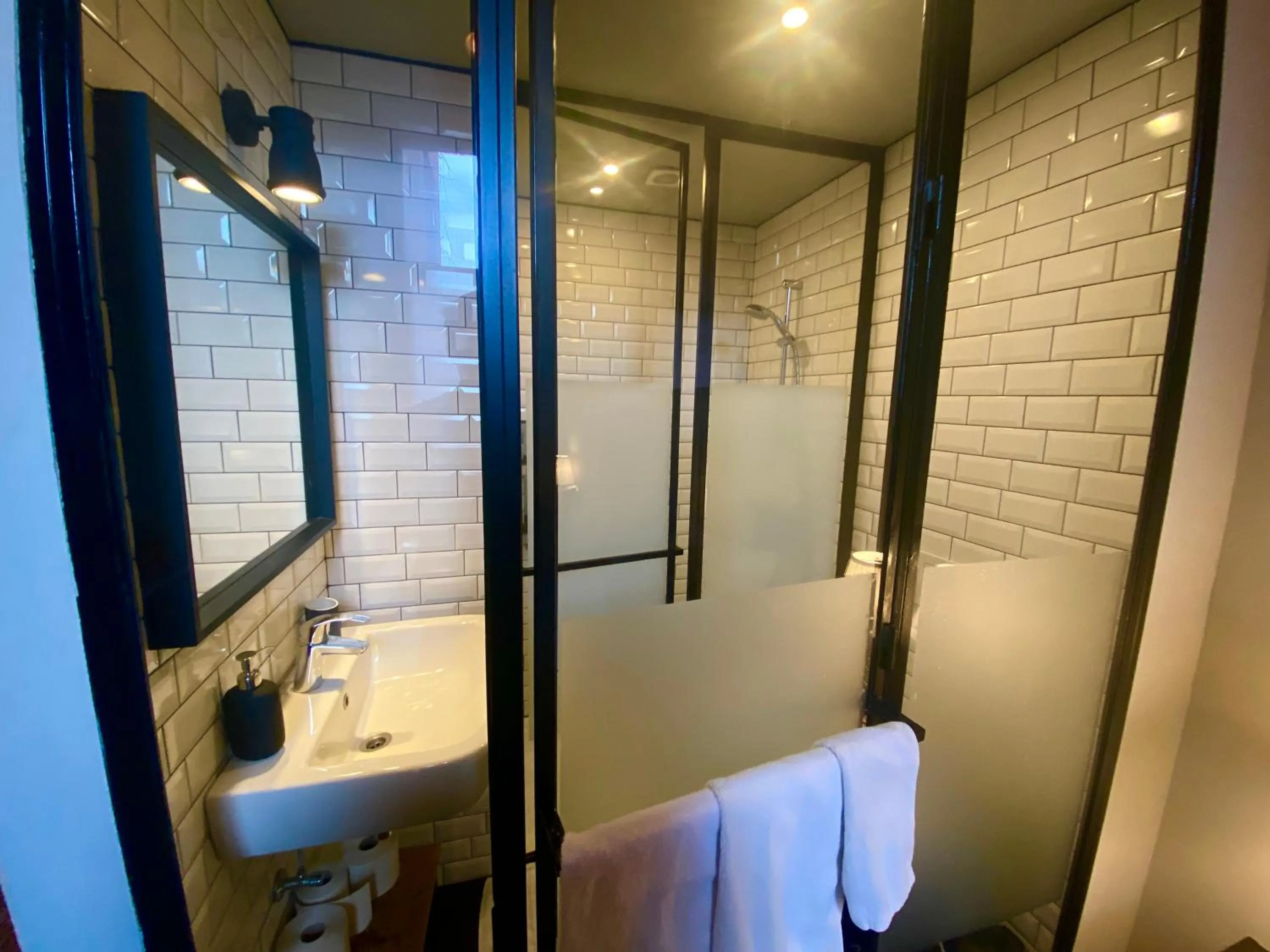 Shower in Simone's Kitchen B&B