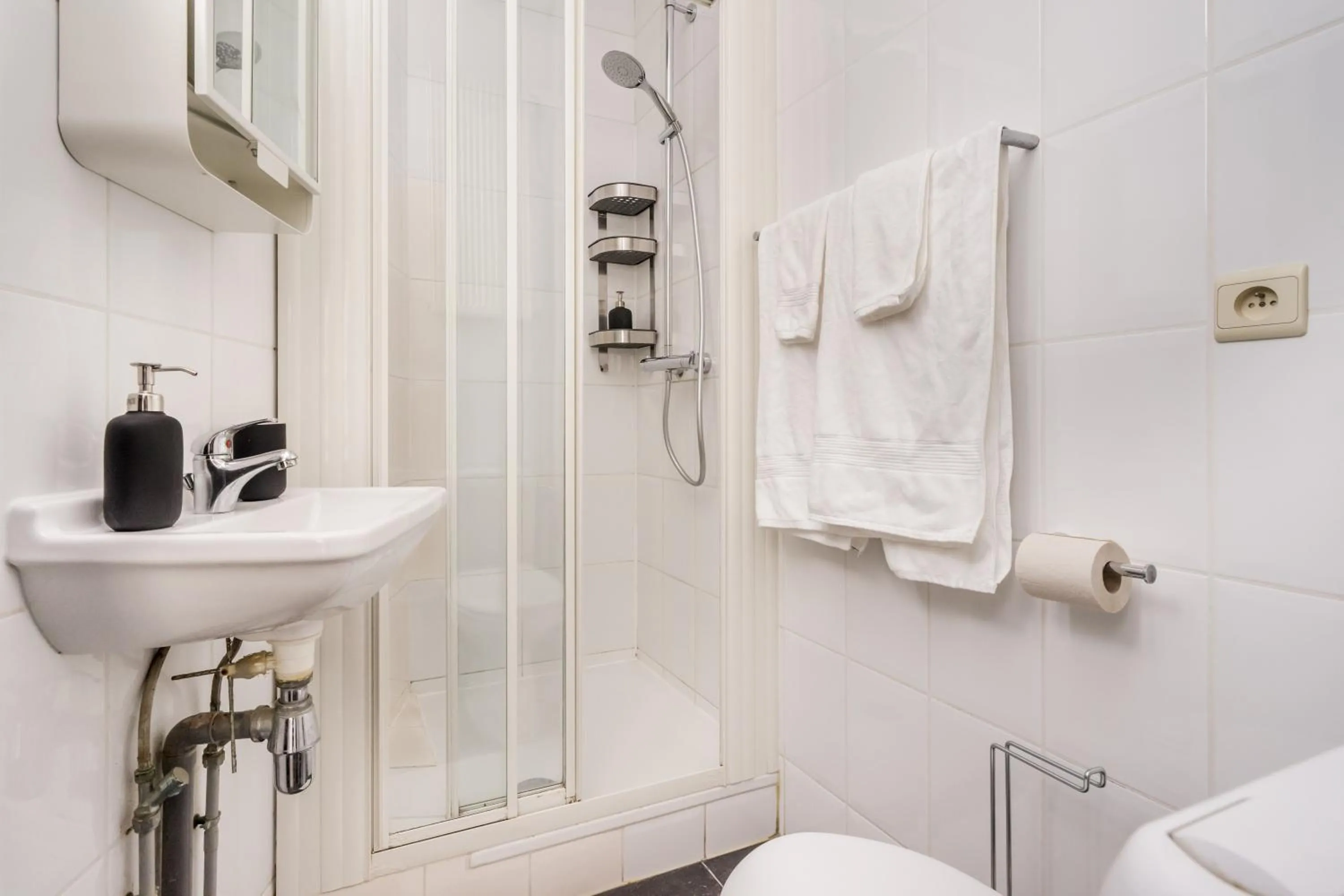 Shower in Simone's Kitchen B&B