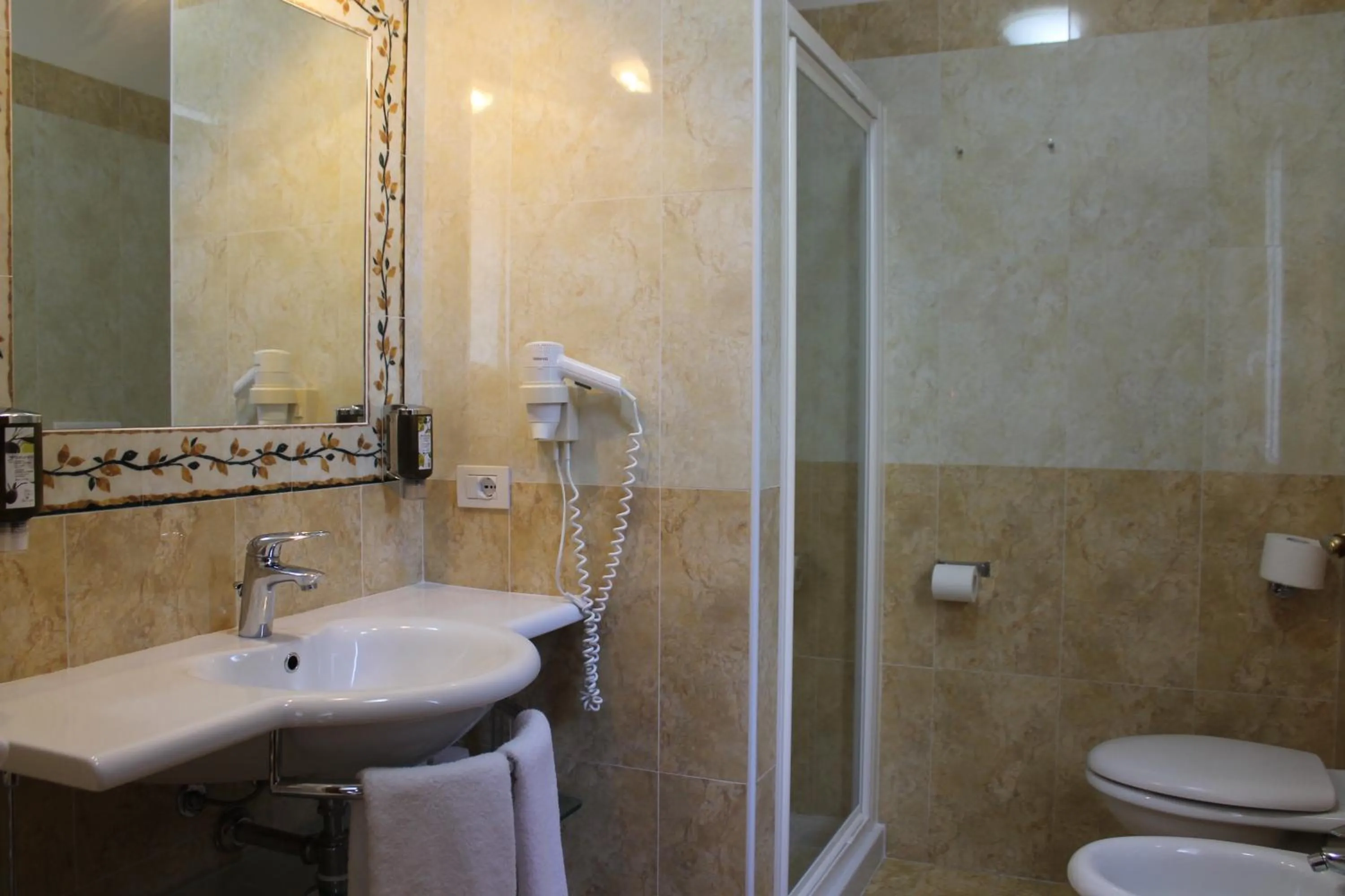 Bathroom in Hotel Al Sole Bardolino