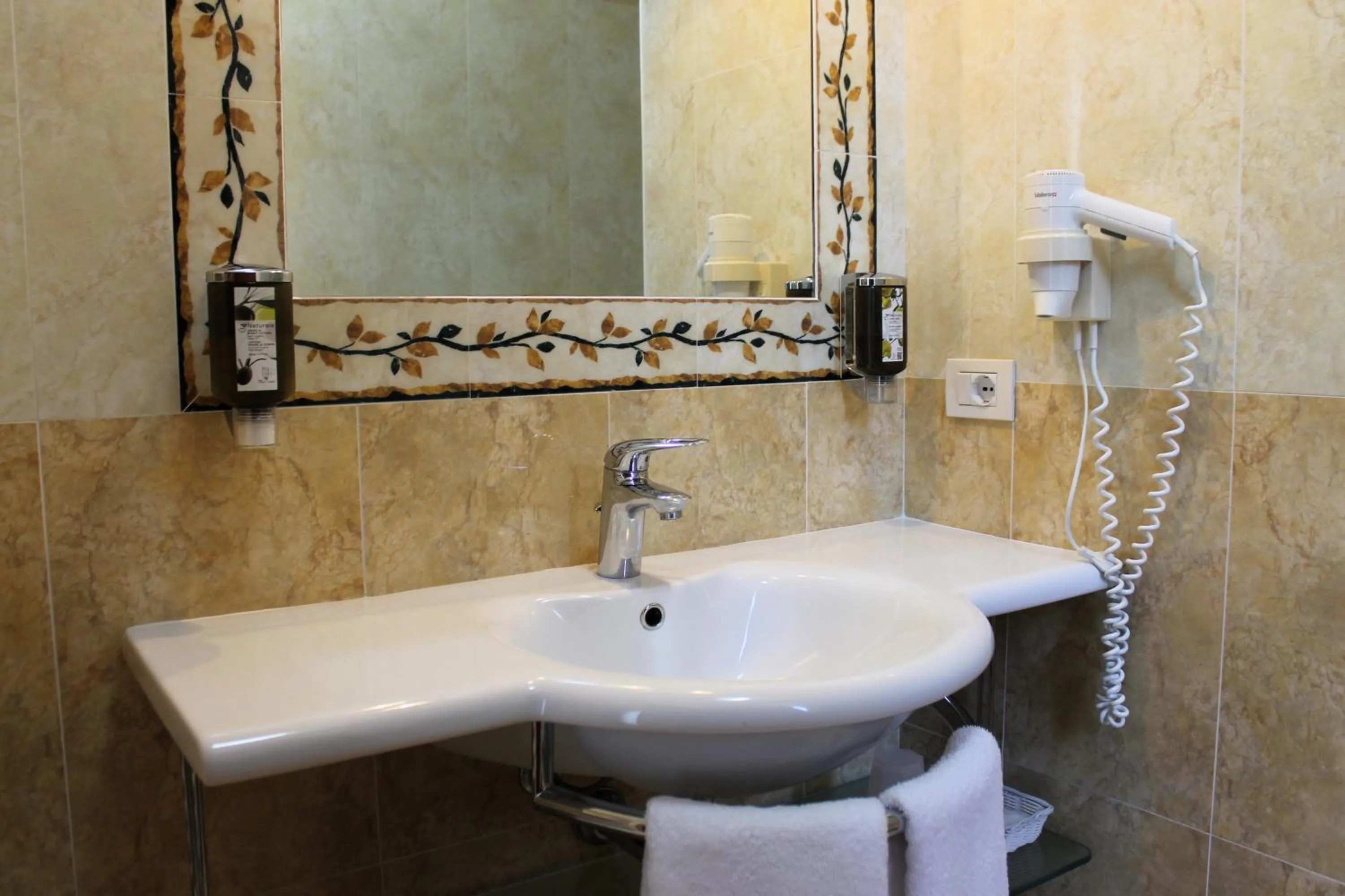 Bathroom in Hotel Al Sole Bardolino