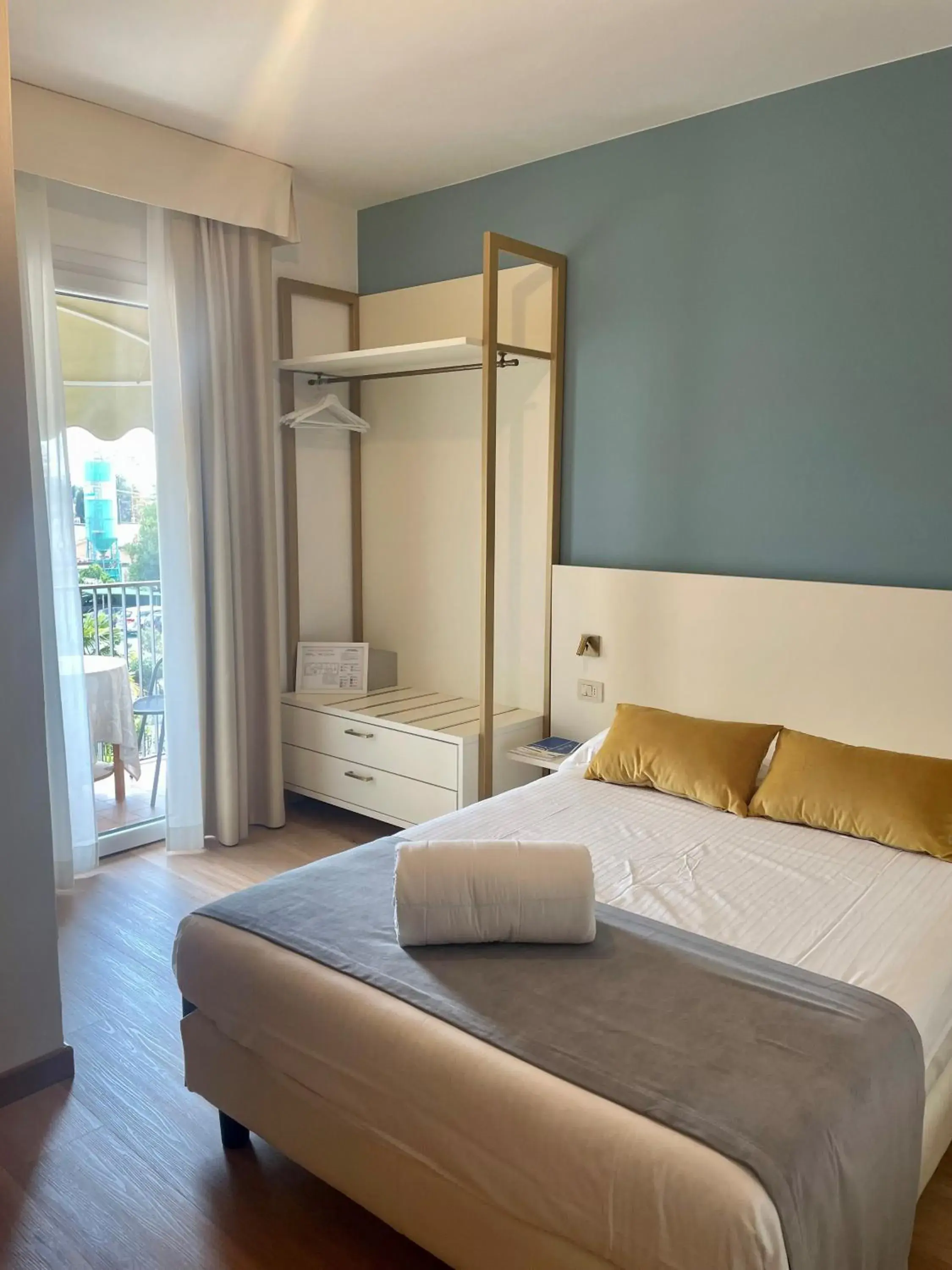 Single Room with Balcony in Hotel Al Sole Bardolino Single Room with Balcony in Hotel Al Sole Bardolino