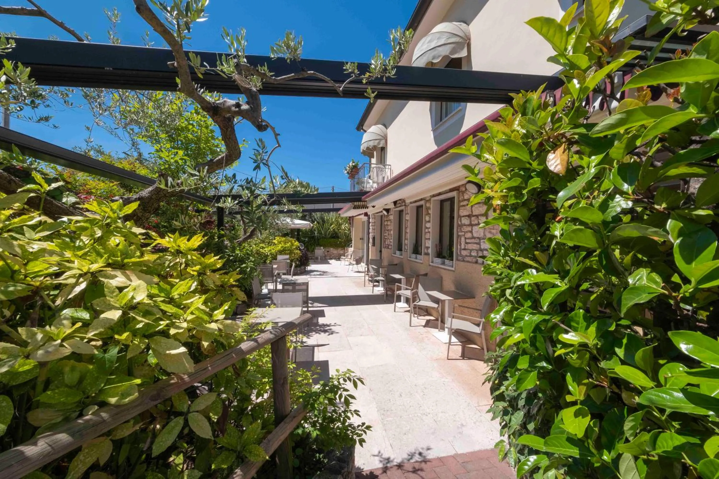 Property building in Hotel Al Sole Bardolino