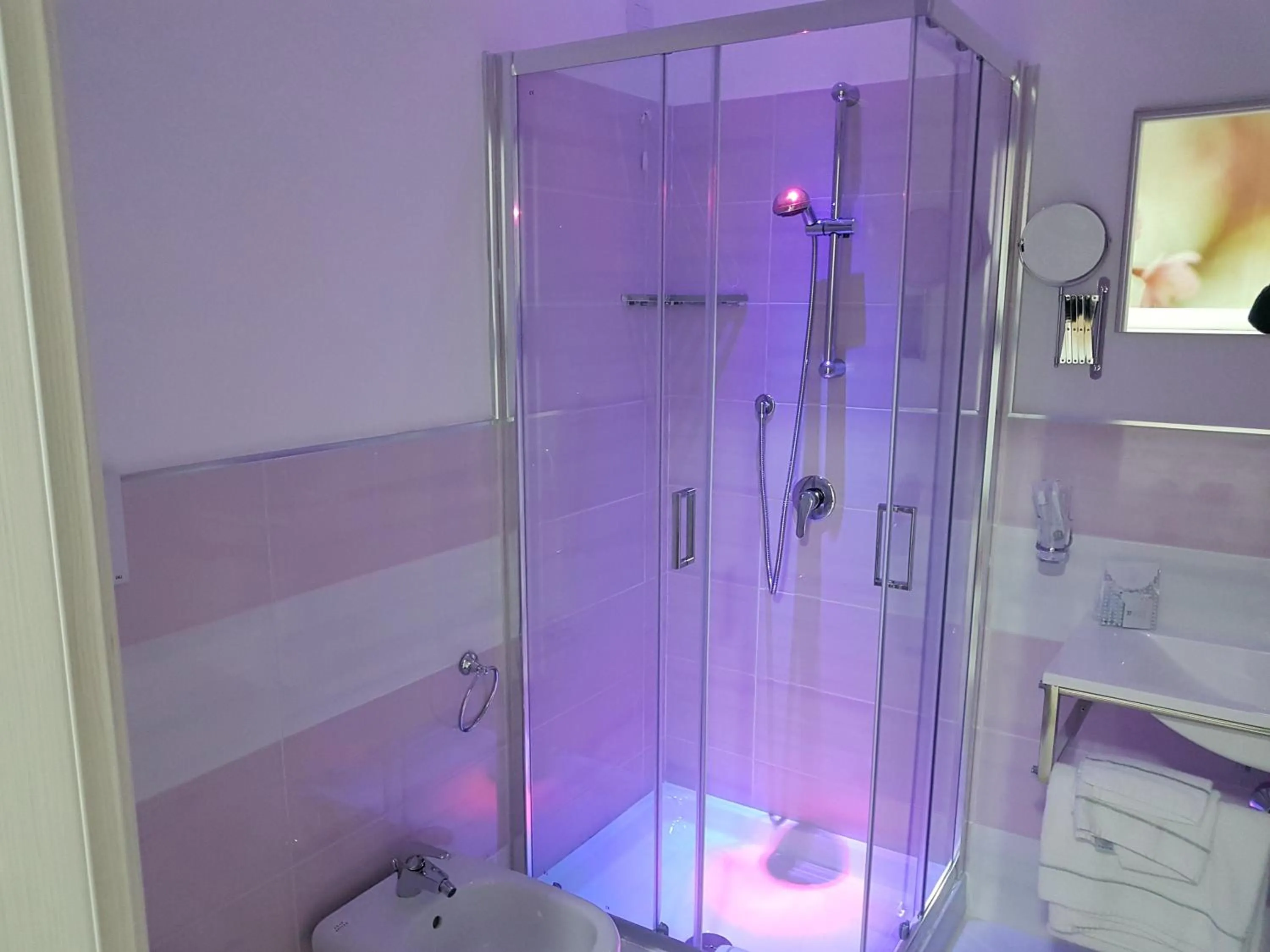 Shower in Napoli Relais