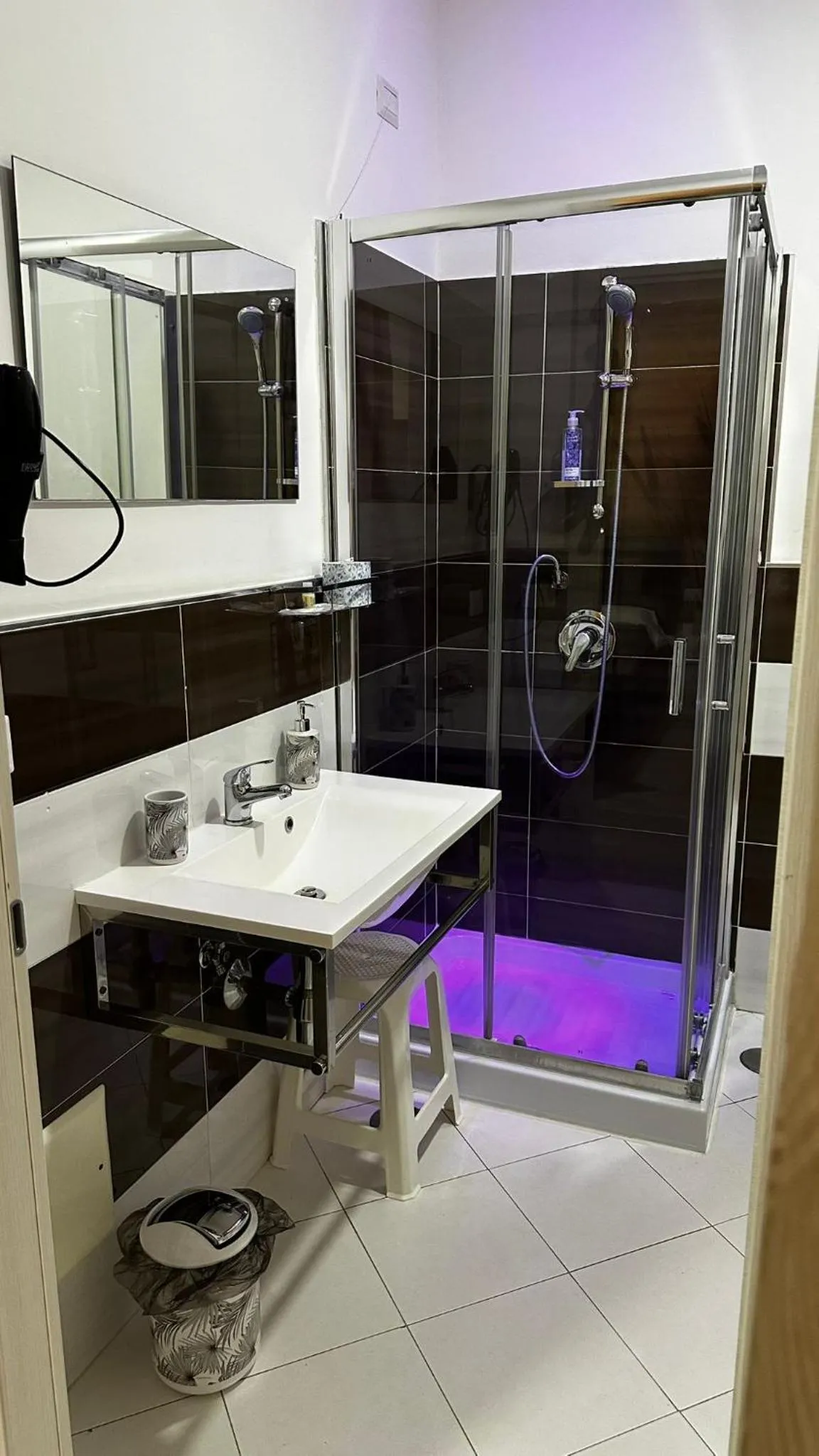 Shower in Napoli Relais