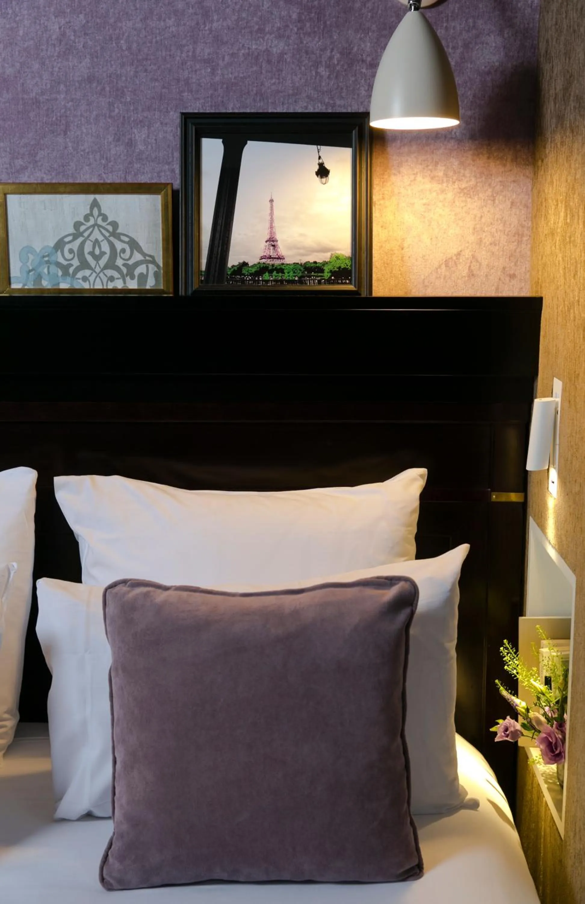 Decorative detail, Bed in Hotel de Neuville Arc de Triomphe