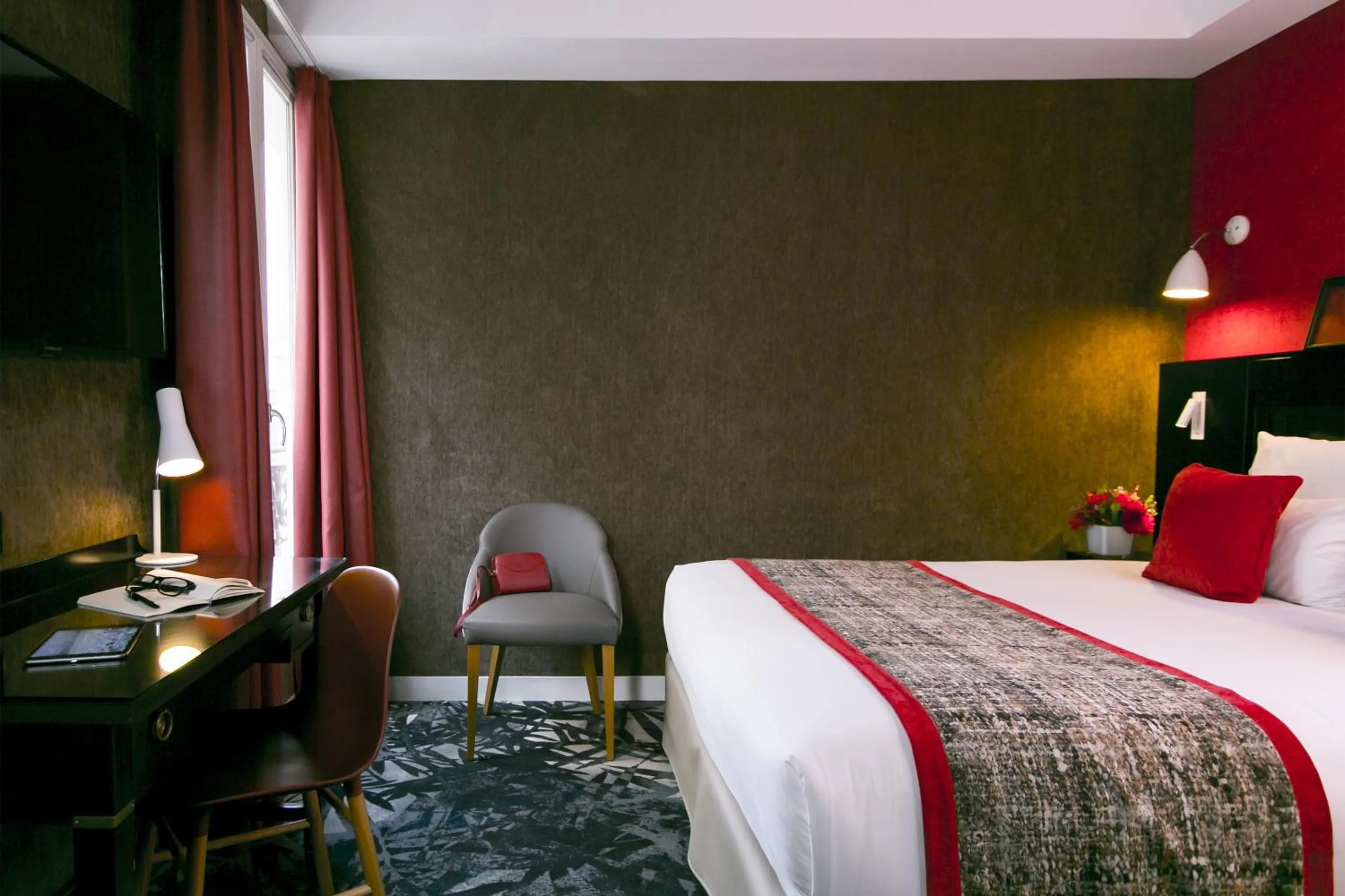 Bedroom, Bed in Hotel de Neuville Arc de Triomphe