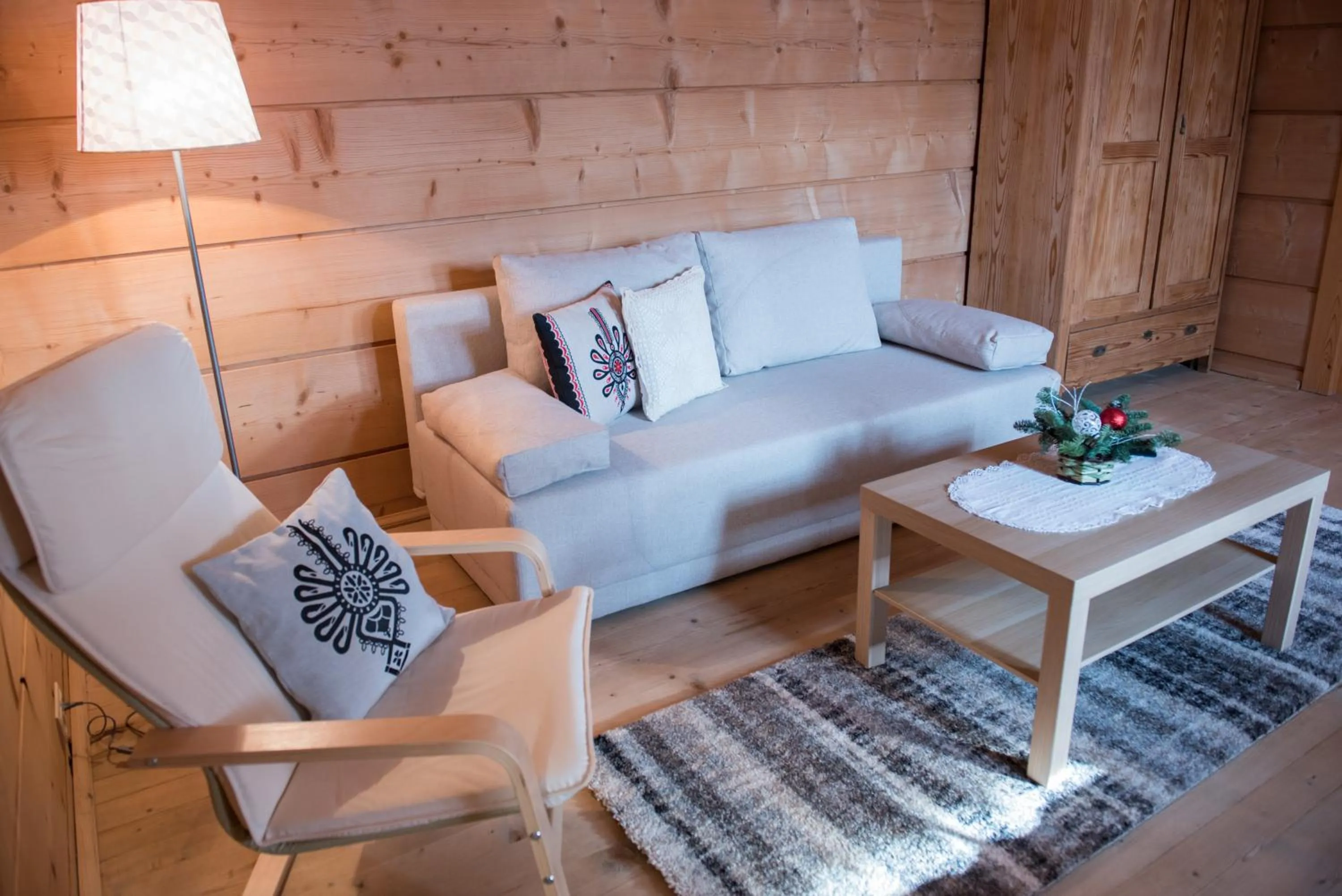 Photo of the whole room in Willa Jedlicka