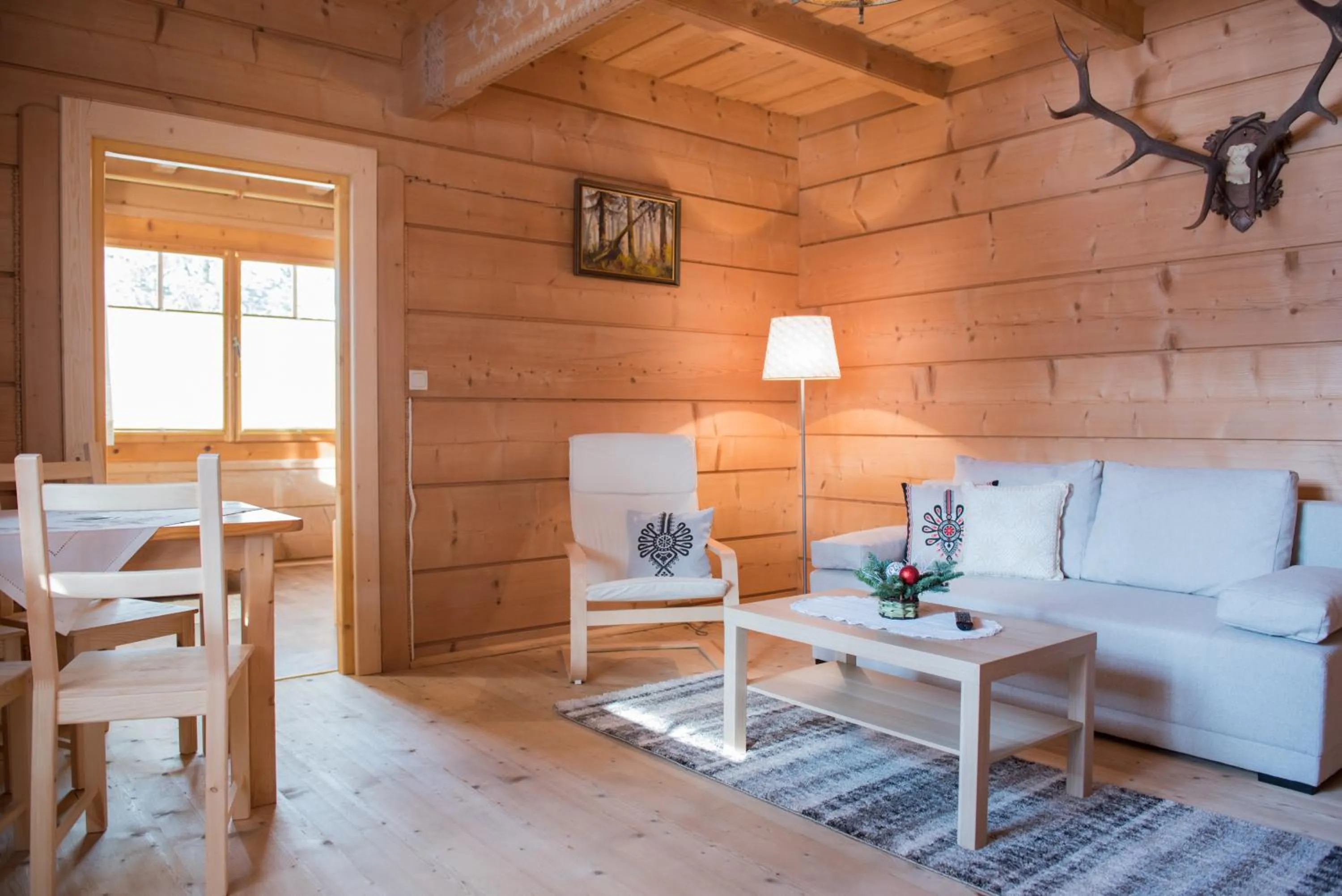 Photo of the whole room in Willa Jedlicka