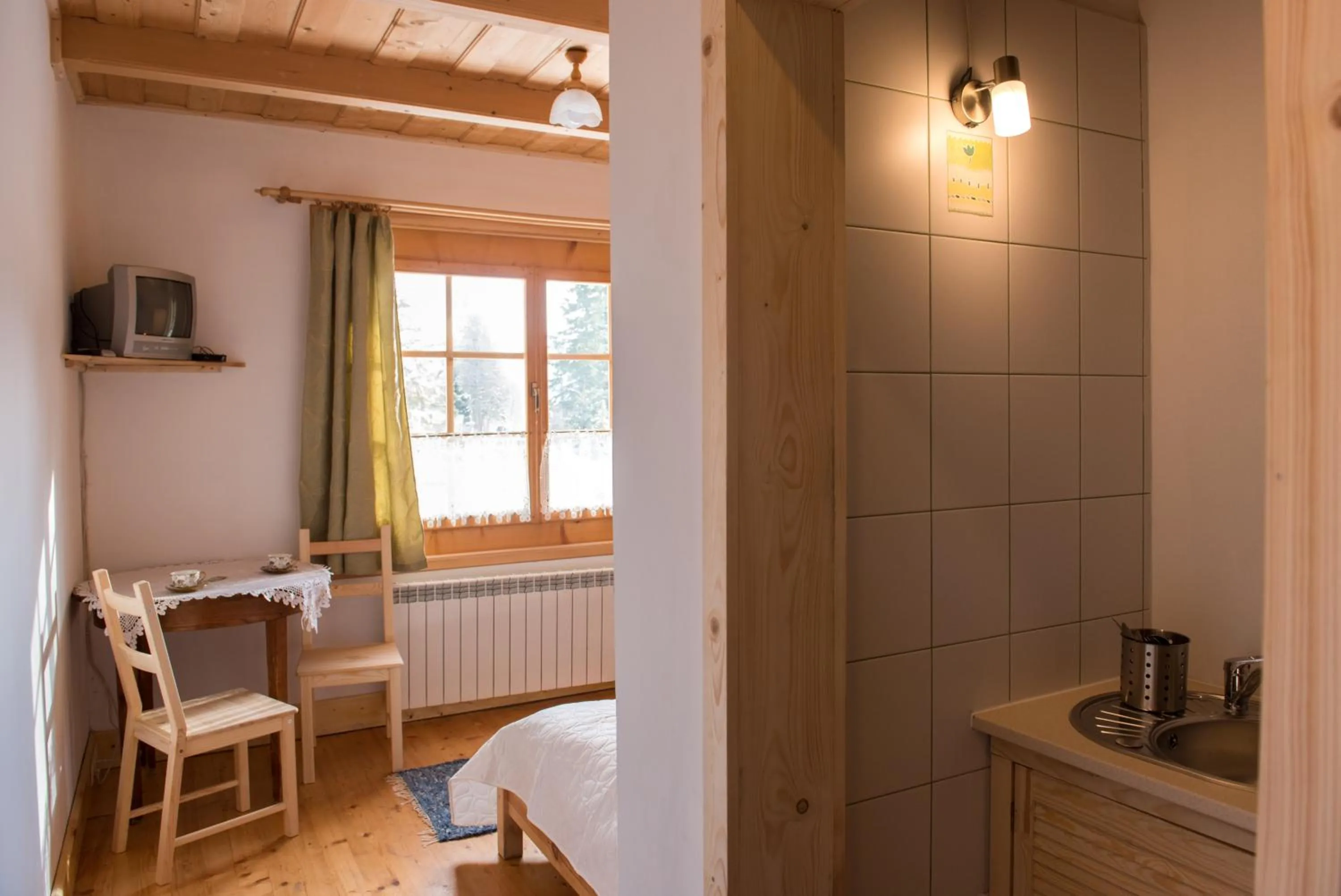 Photo of the whole room in Willa Jedlicka