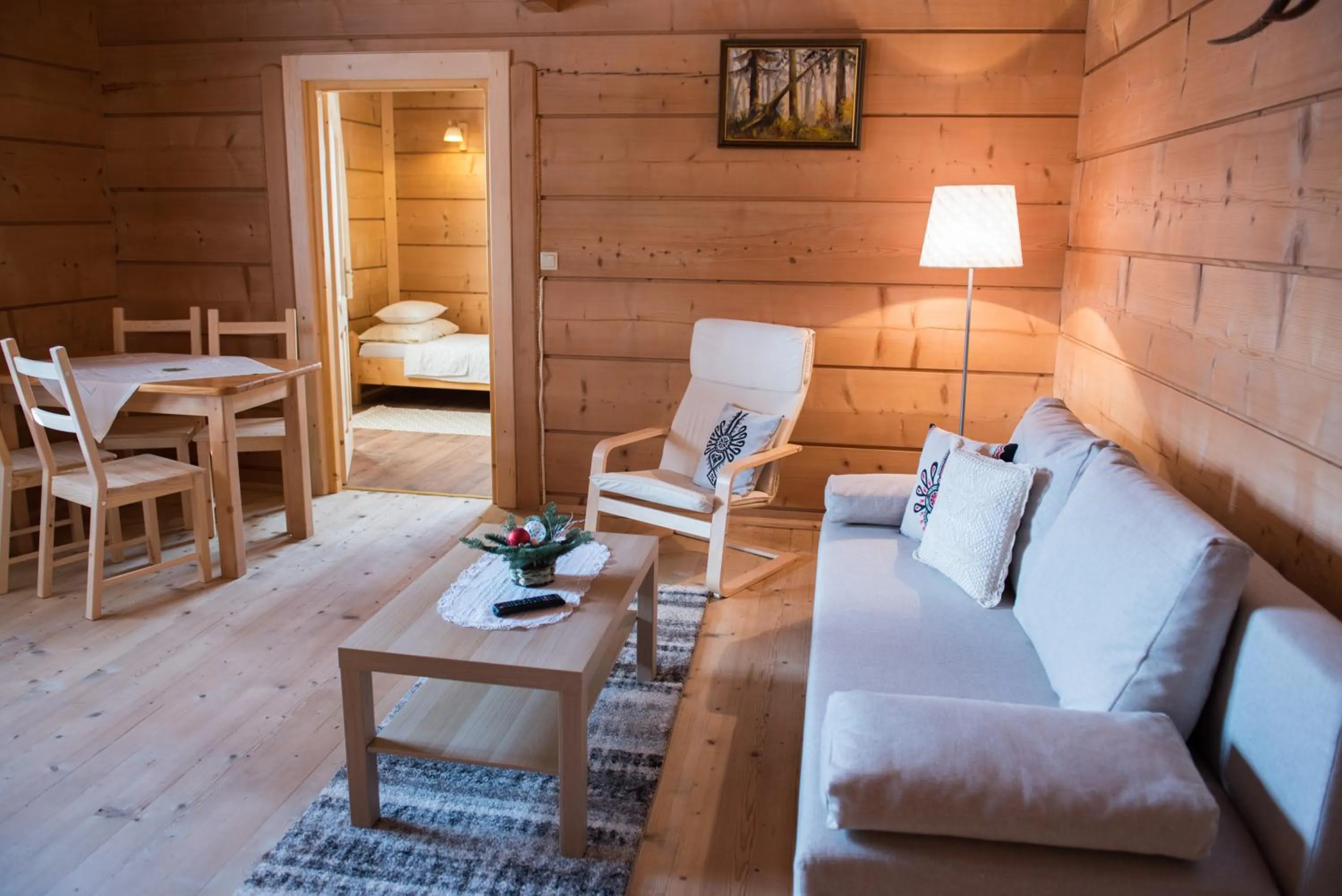 Photo of the whole room in Willa Jedlicka