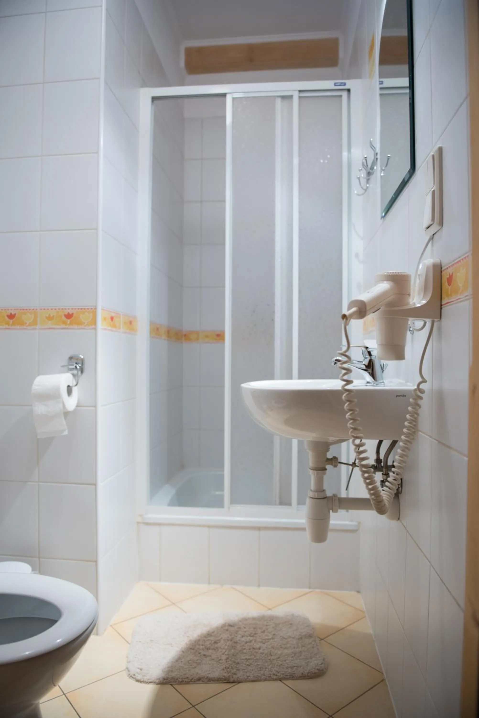 Photo of the whole room in Willa Jedlicka