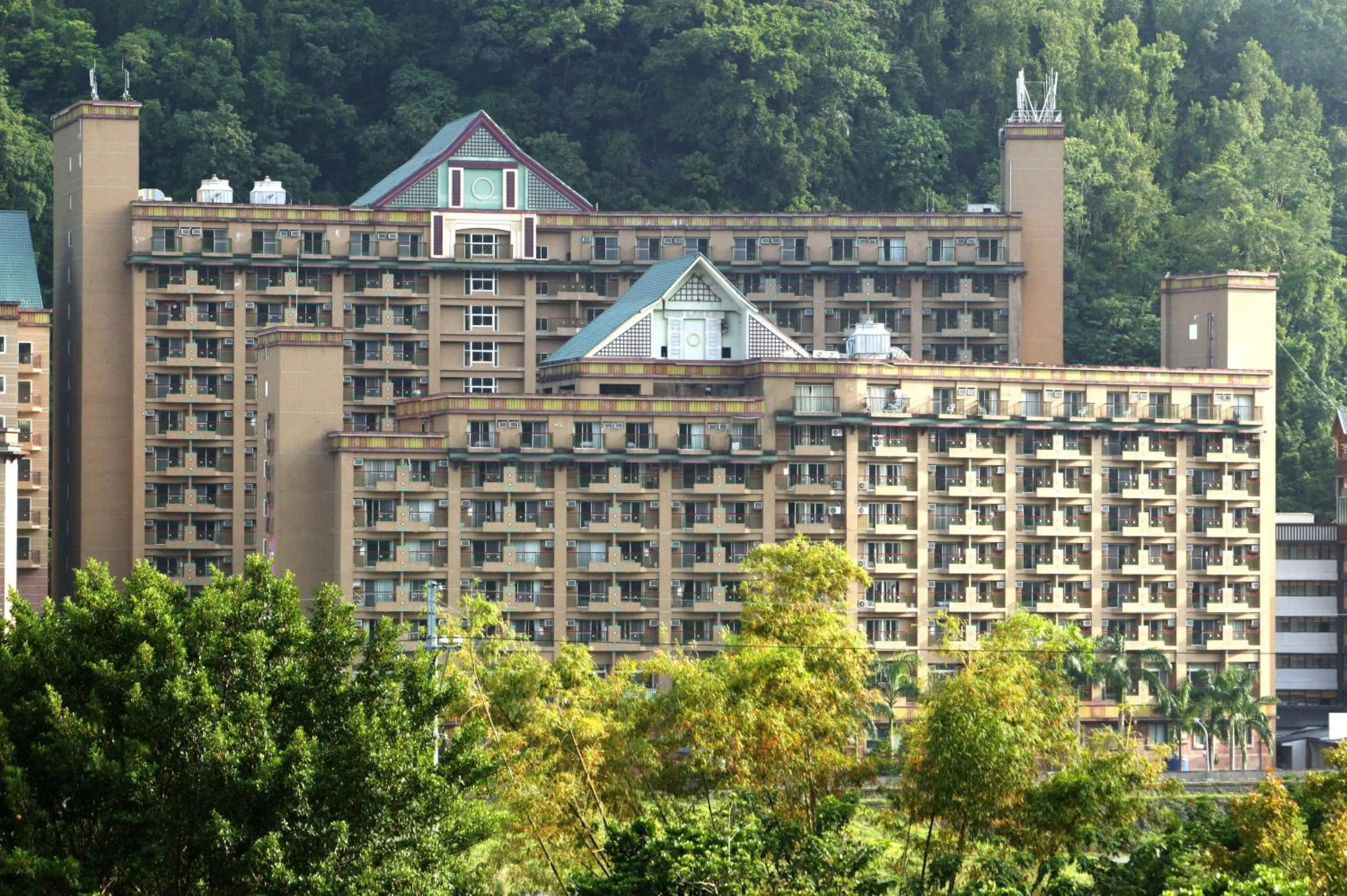 Facade/entrance in Hoya Hotel