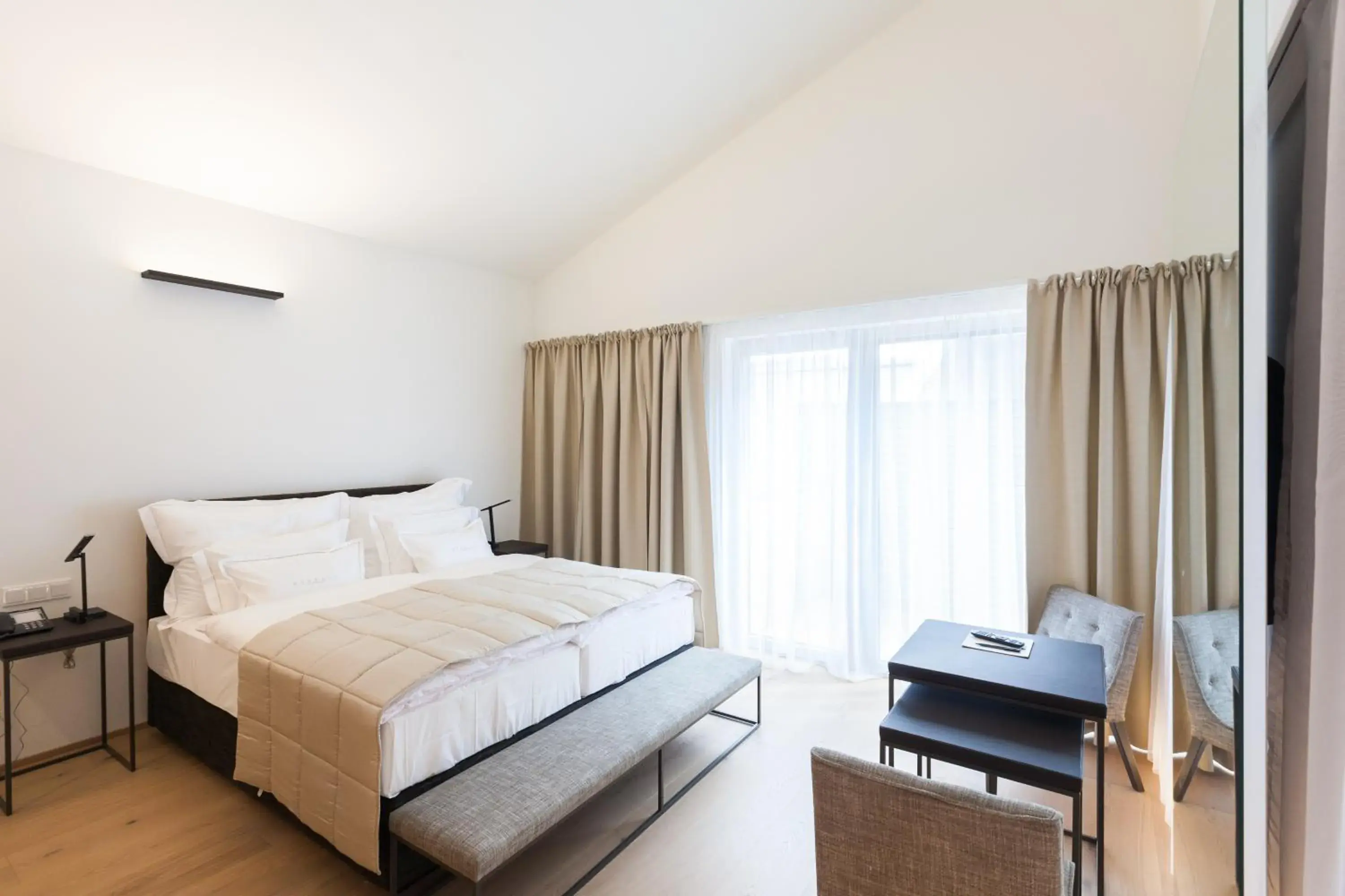 Superior Double Room - single occupancy in MÖRWALD Relais & Châteaux Hotel am Wagram Superior Double Room - single occupancy in MÖRWALD Relais & Châteaux Hotel am Wagram