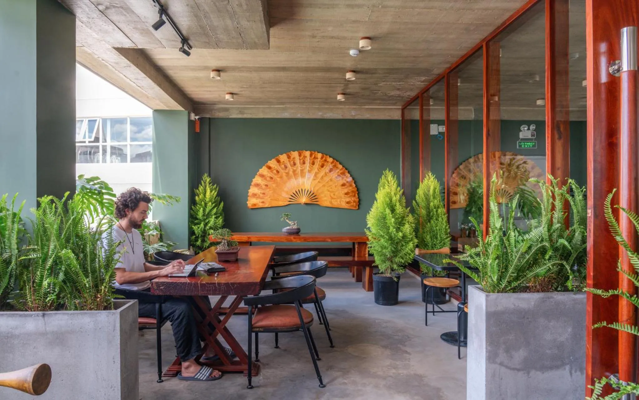 Restaurant/places to eat in Pi Boutique Hotel