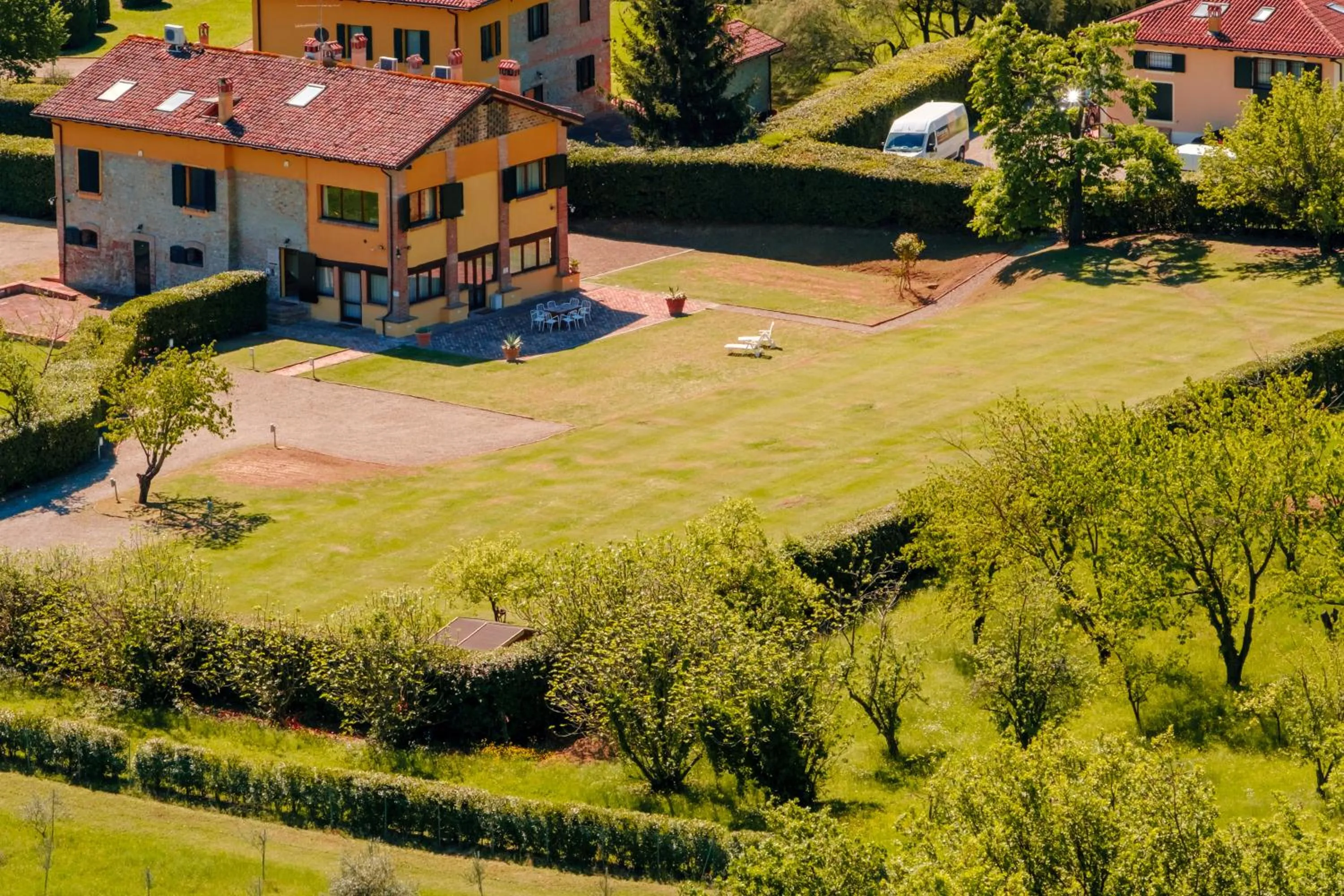 Property building in BolognaRoomscom - La Quercia