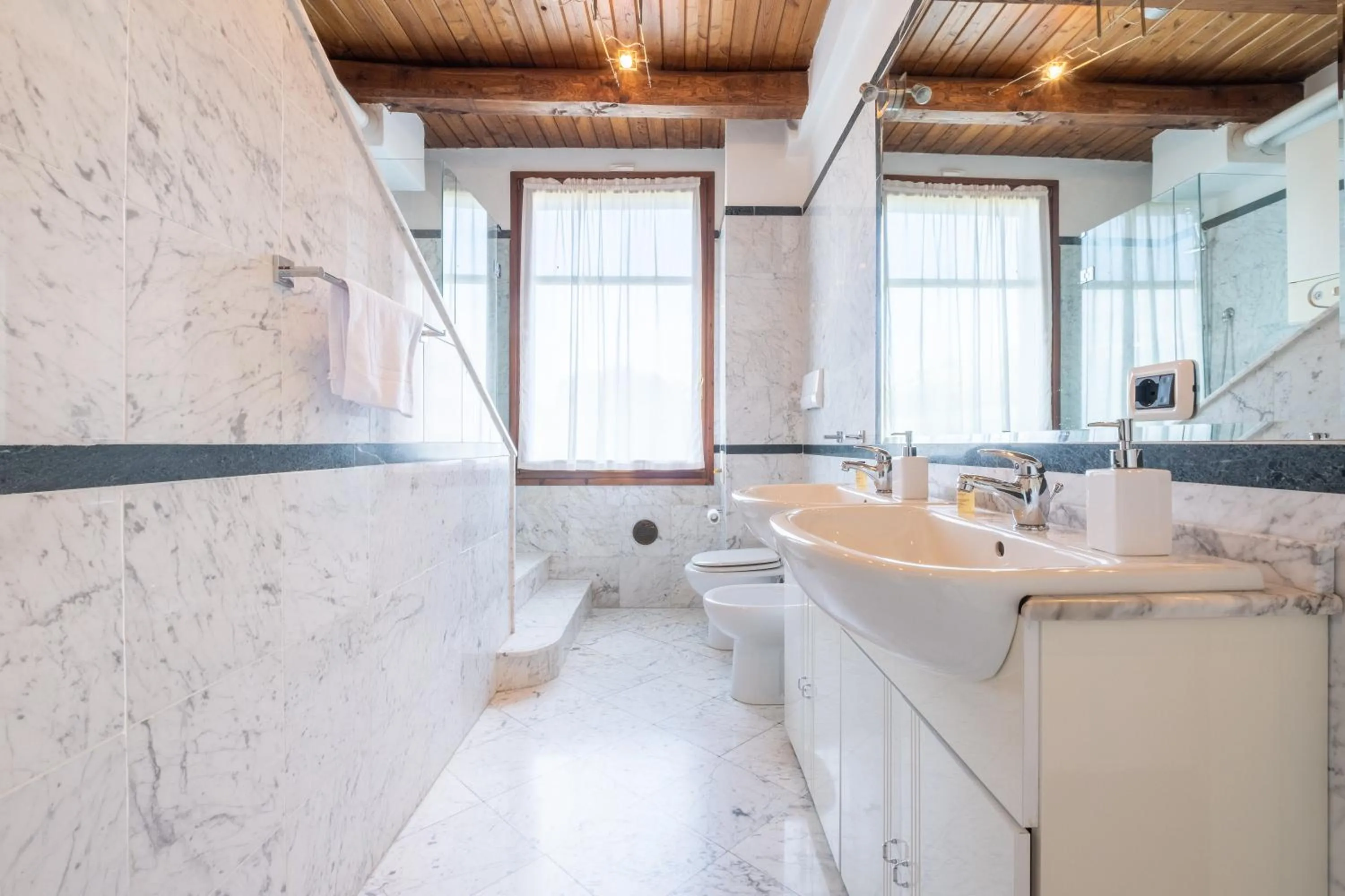 Bathroom in BolognaRoomscom - La Quercia