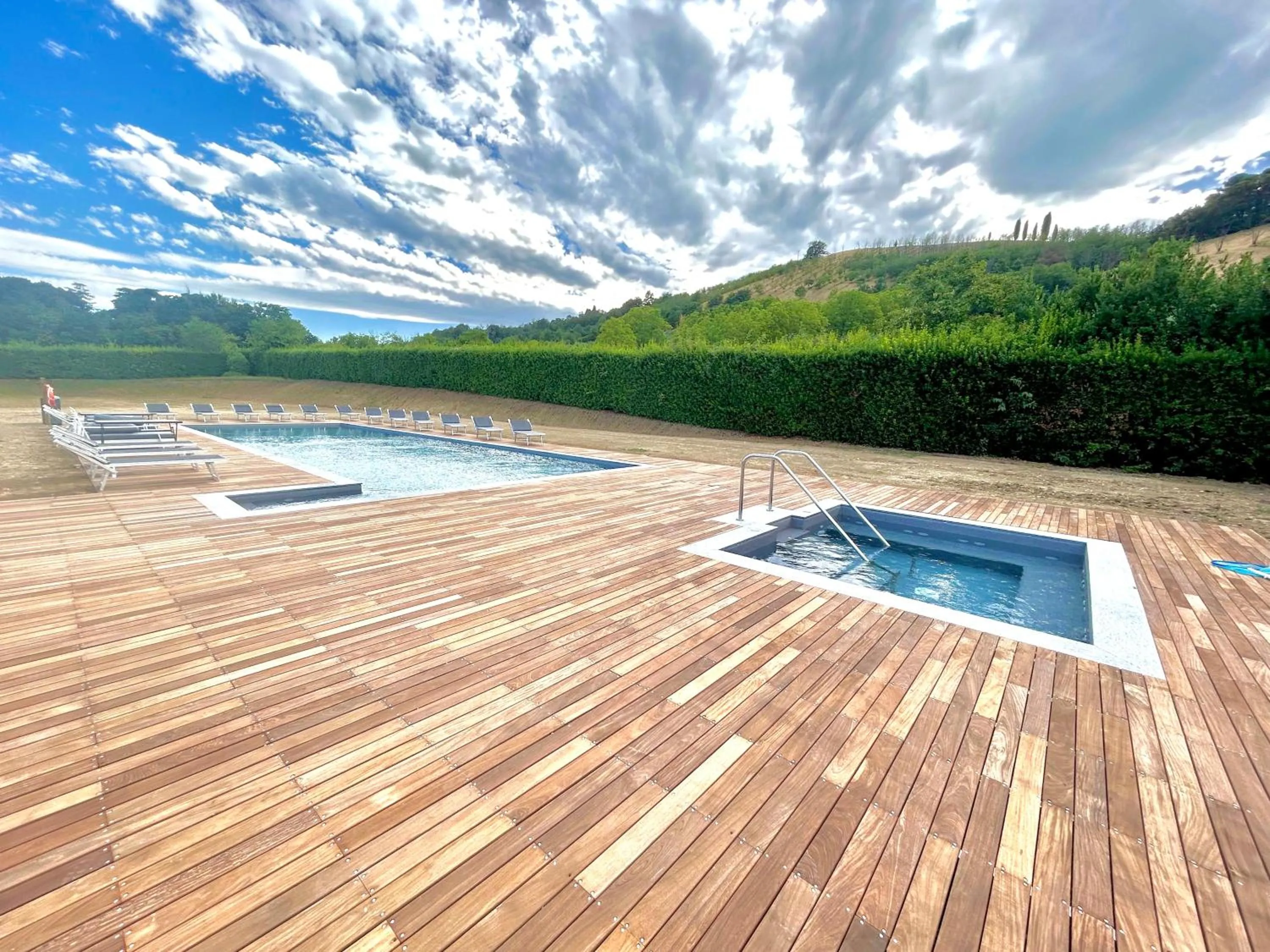 Swimming pool in BolognaRoomscom - La Quercia