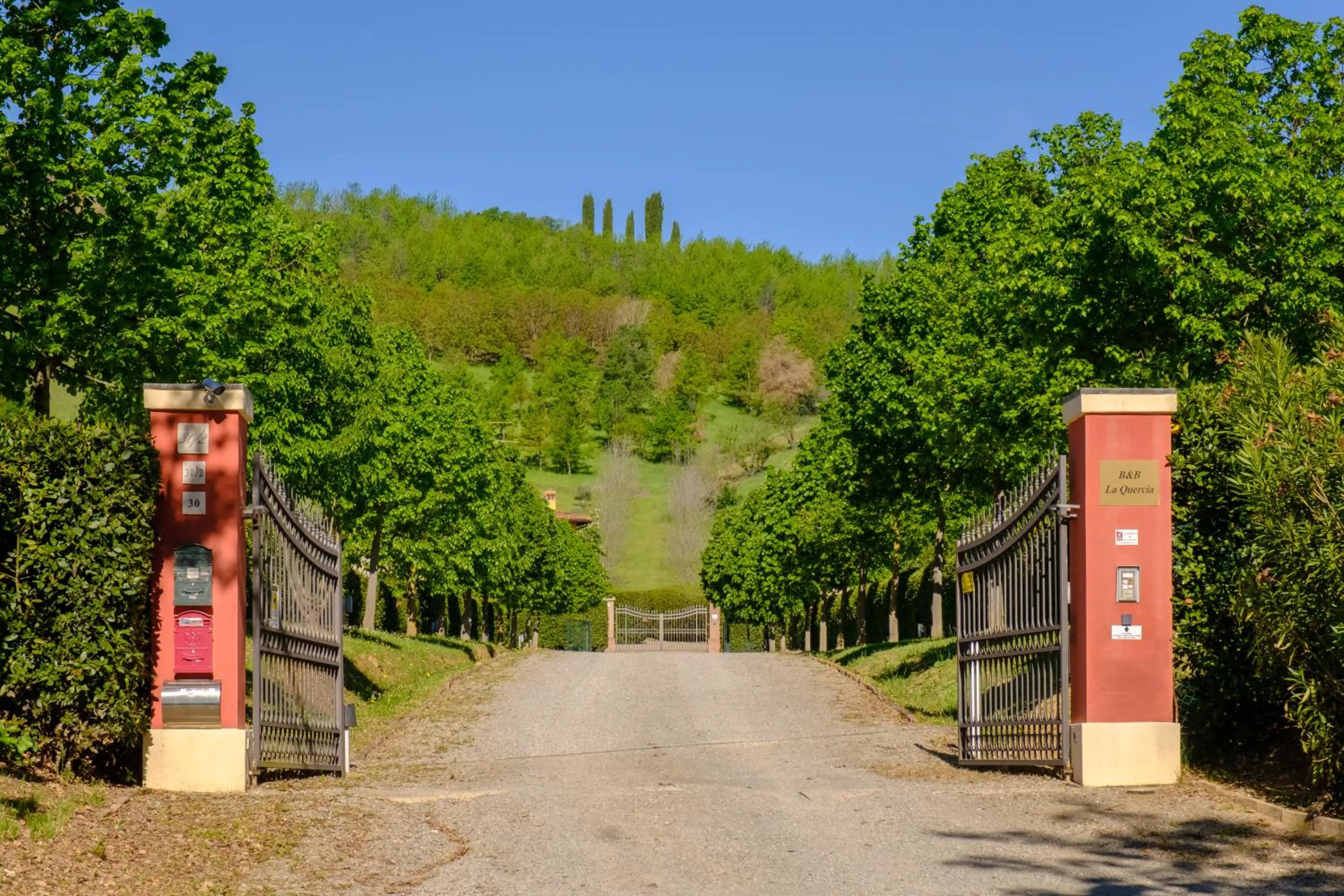 Natural landscape in BolognaRoomscom - La Quercia