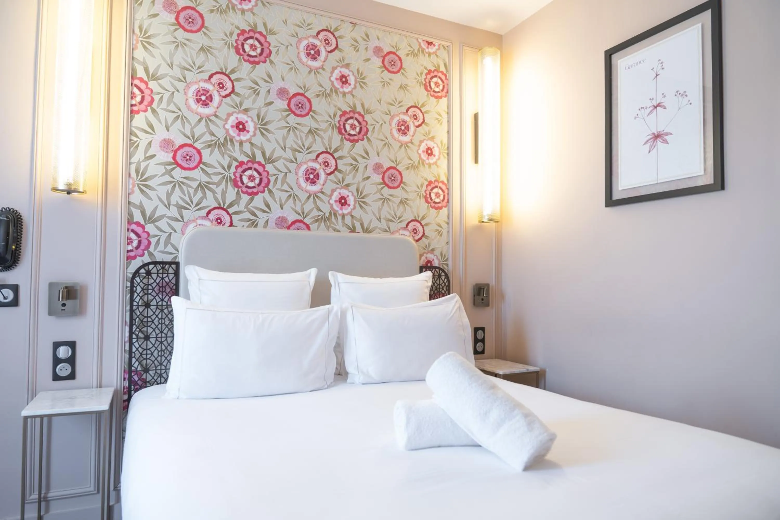 Bed in ELSA, Hôtel Paris