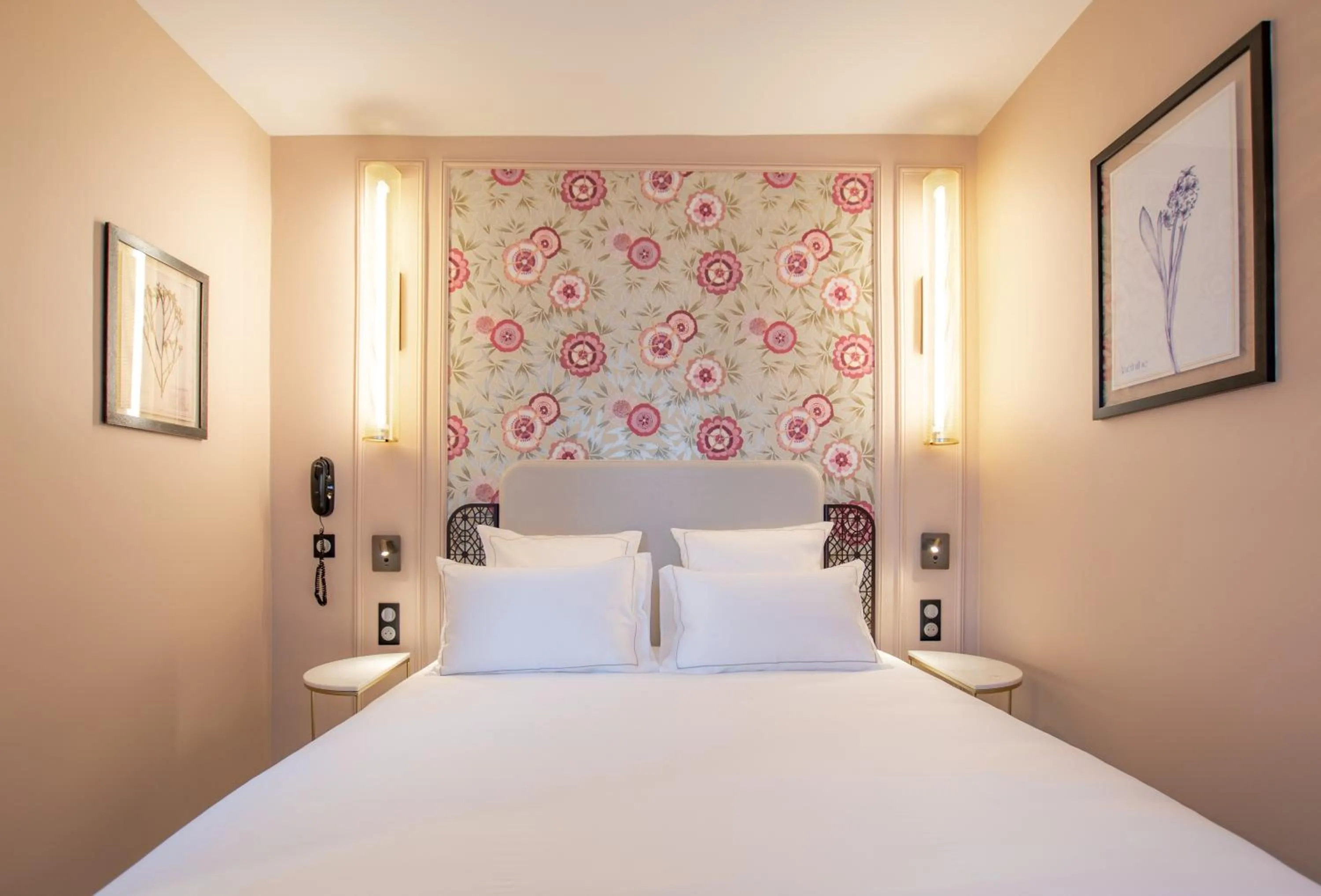 Bed in ELSA, Hôtel Paris