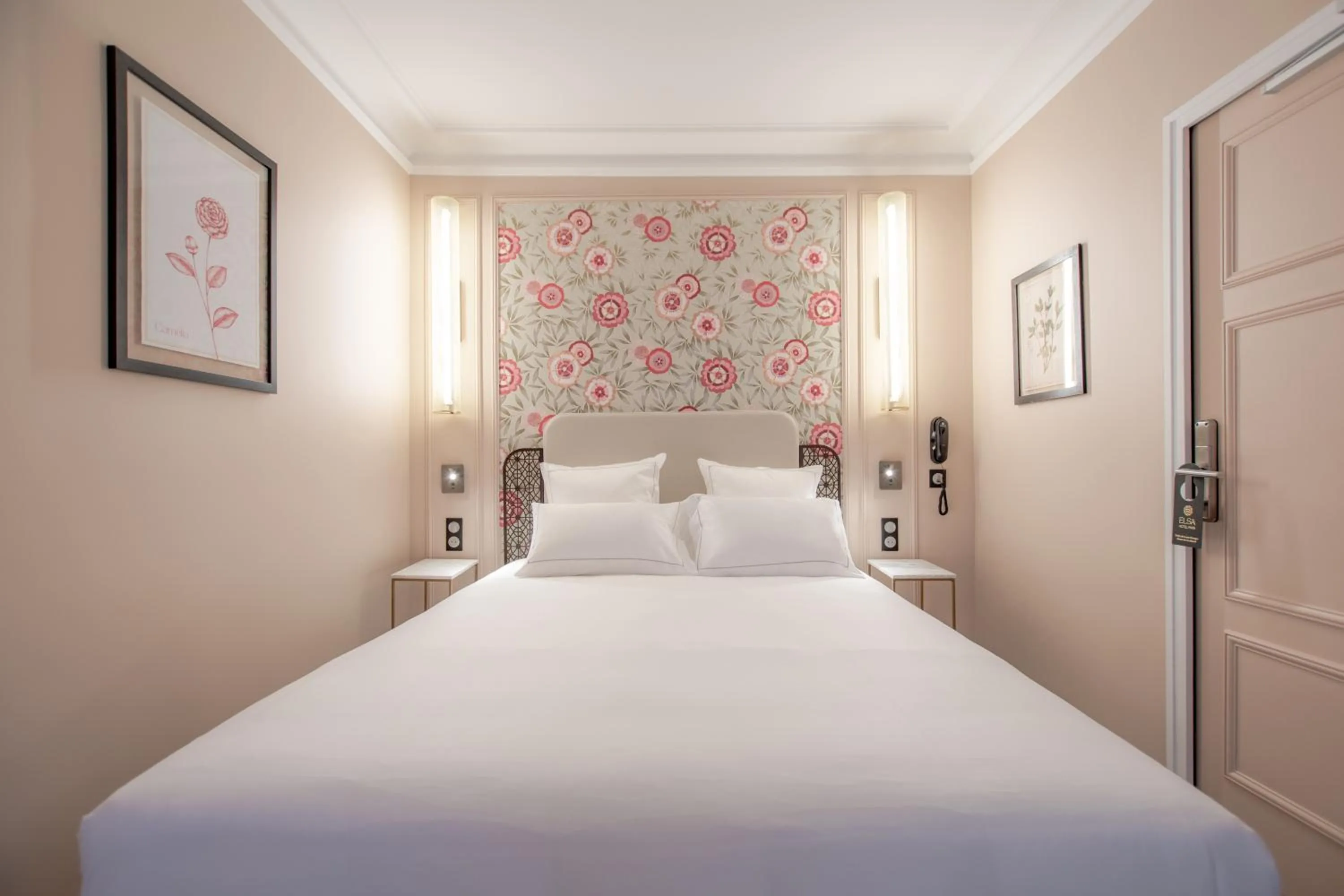 Bed in ELSA, Hôtel Paris