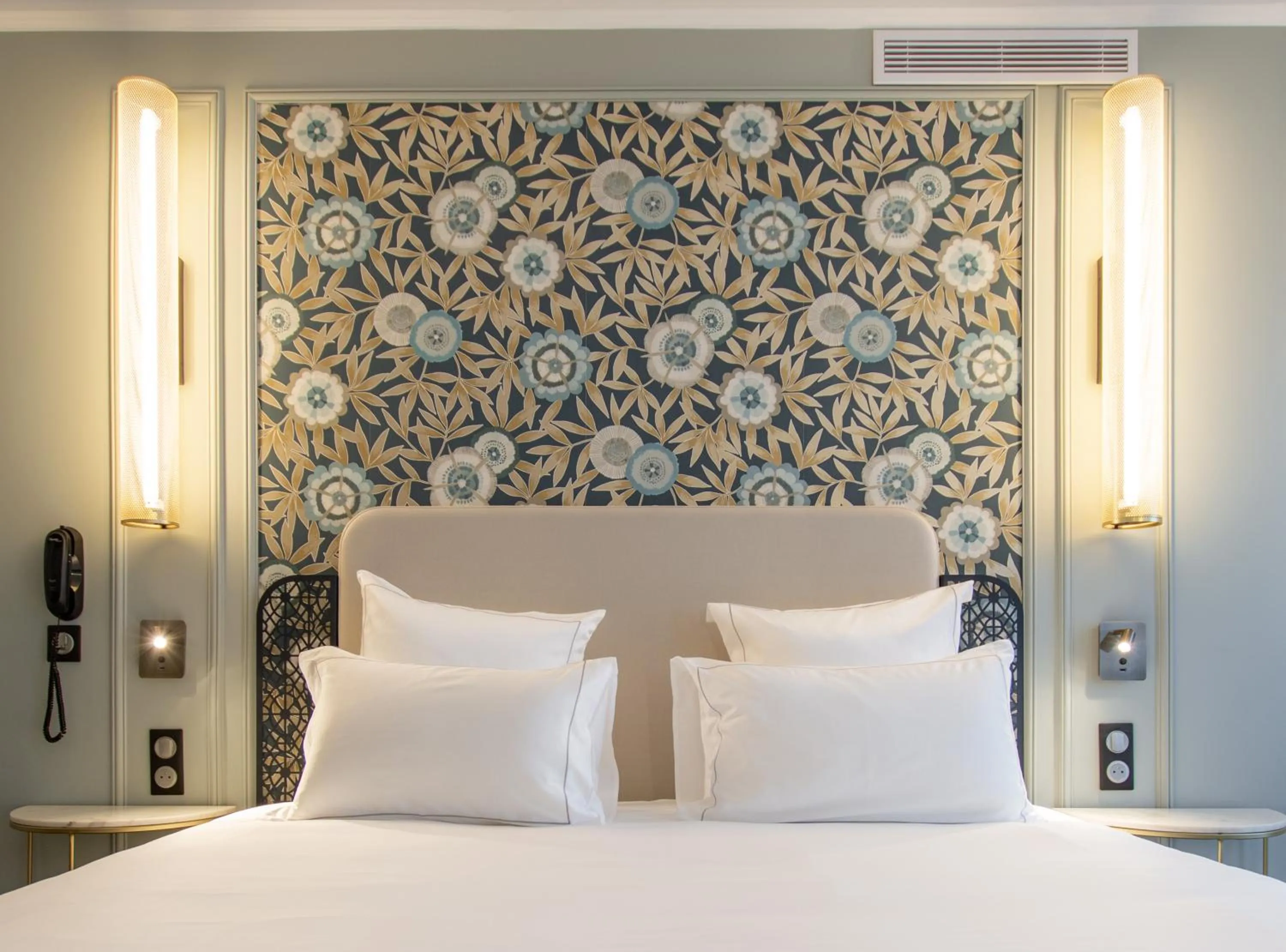 Bed in ELSA, Hôtel Paris