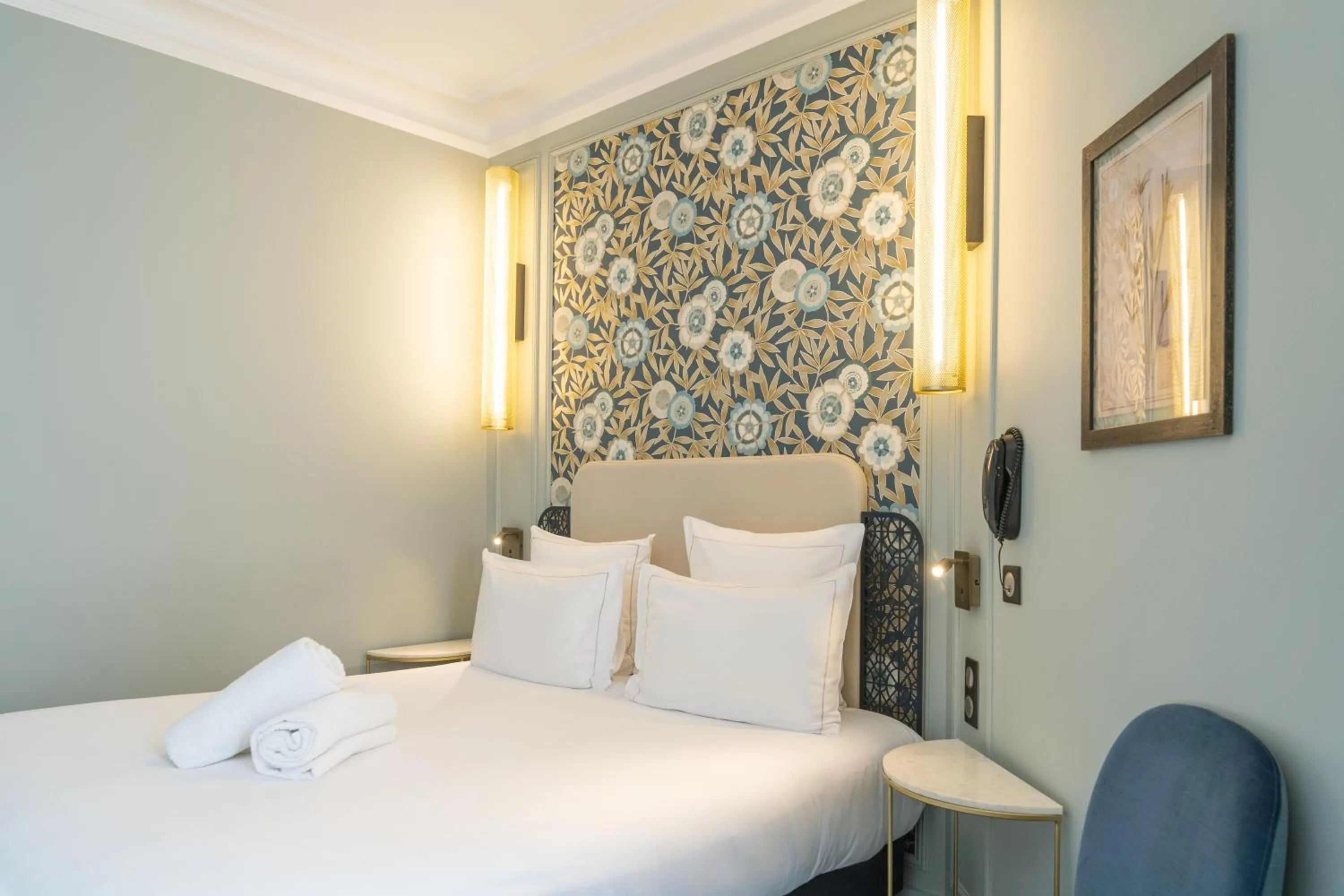 Bed in ELSA, Hôtel Paris