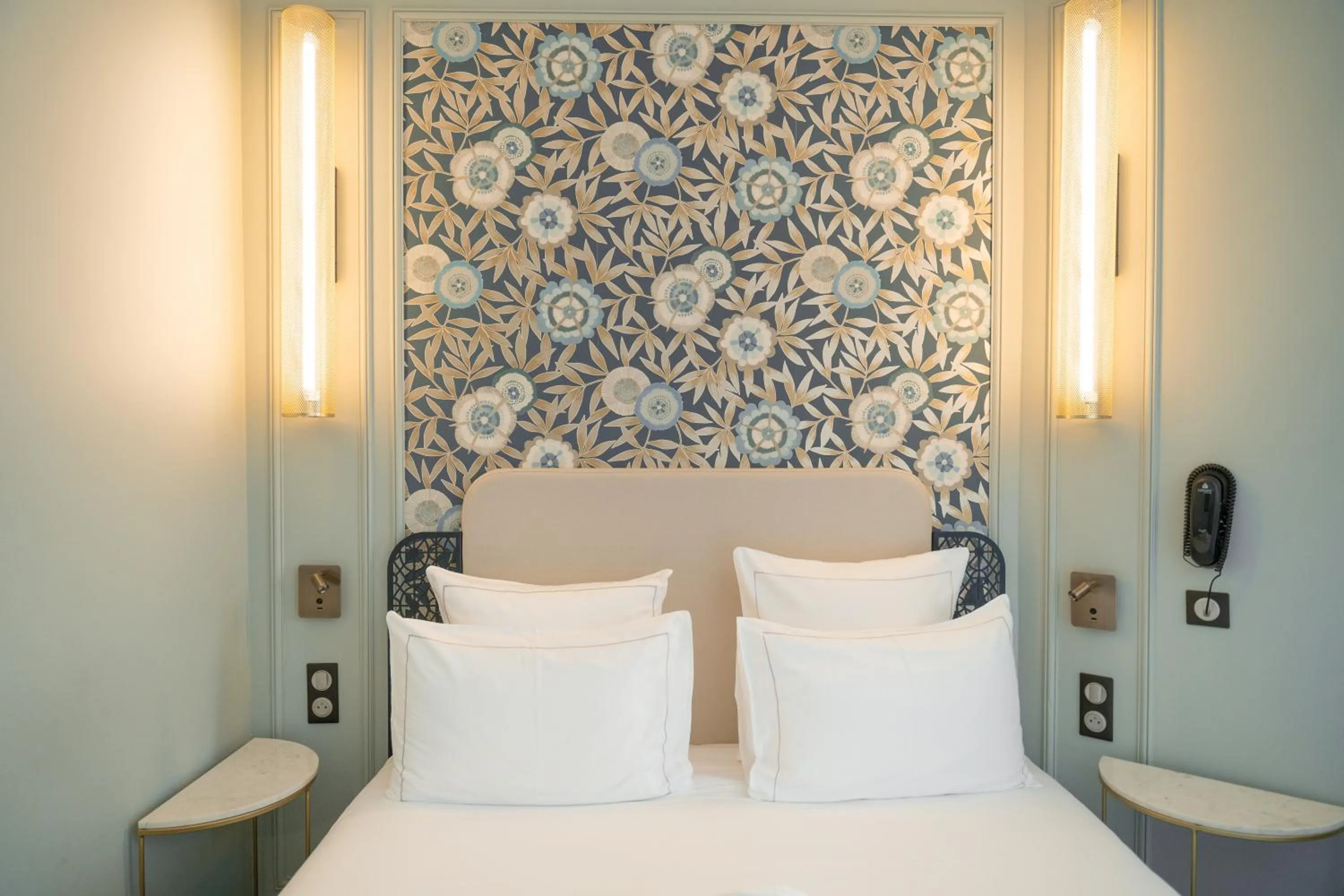 Bed in ELSA, Hôtel Paris