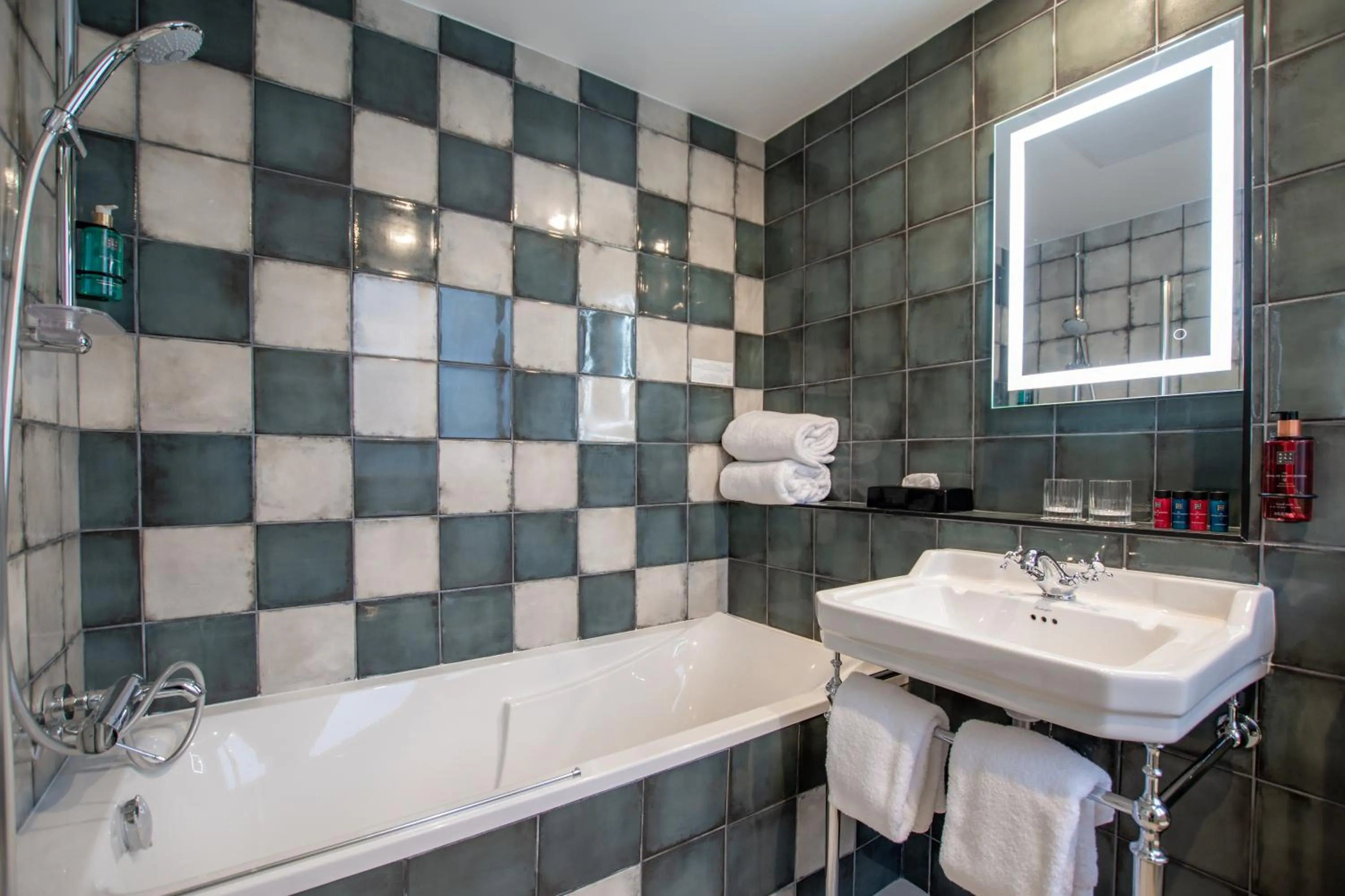 Bathroom in ELSA, Hôtel Paris