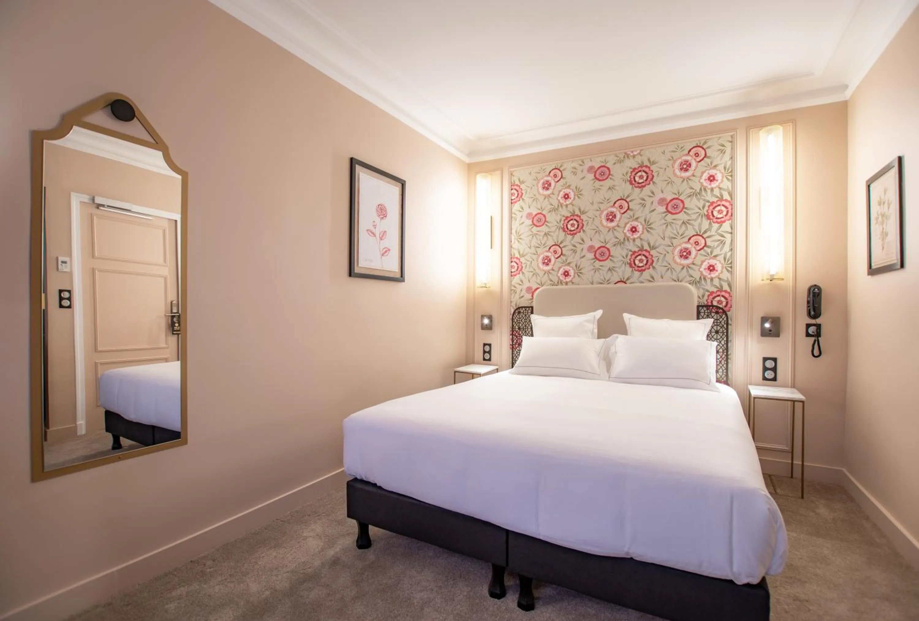 Bed in ELSA, Hôtel Paris