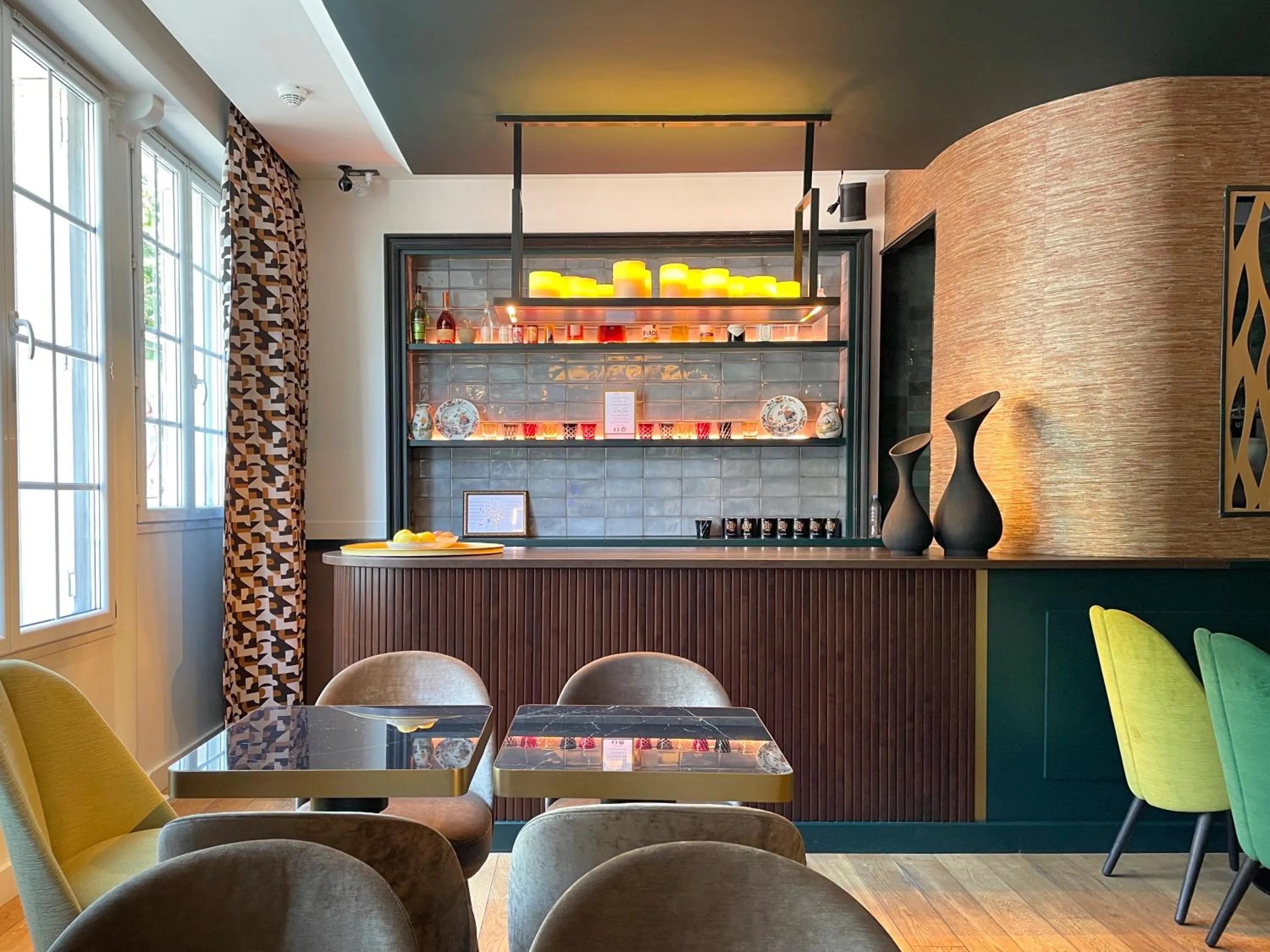 Property building in ELSA, Hôtel Paris