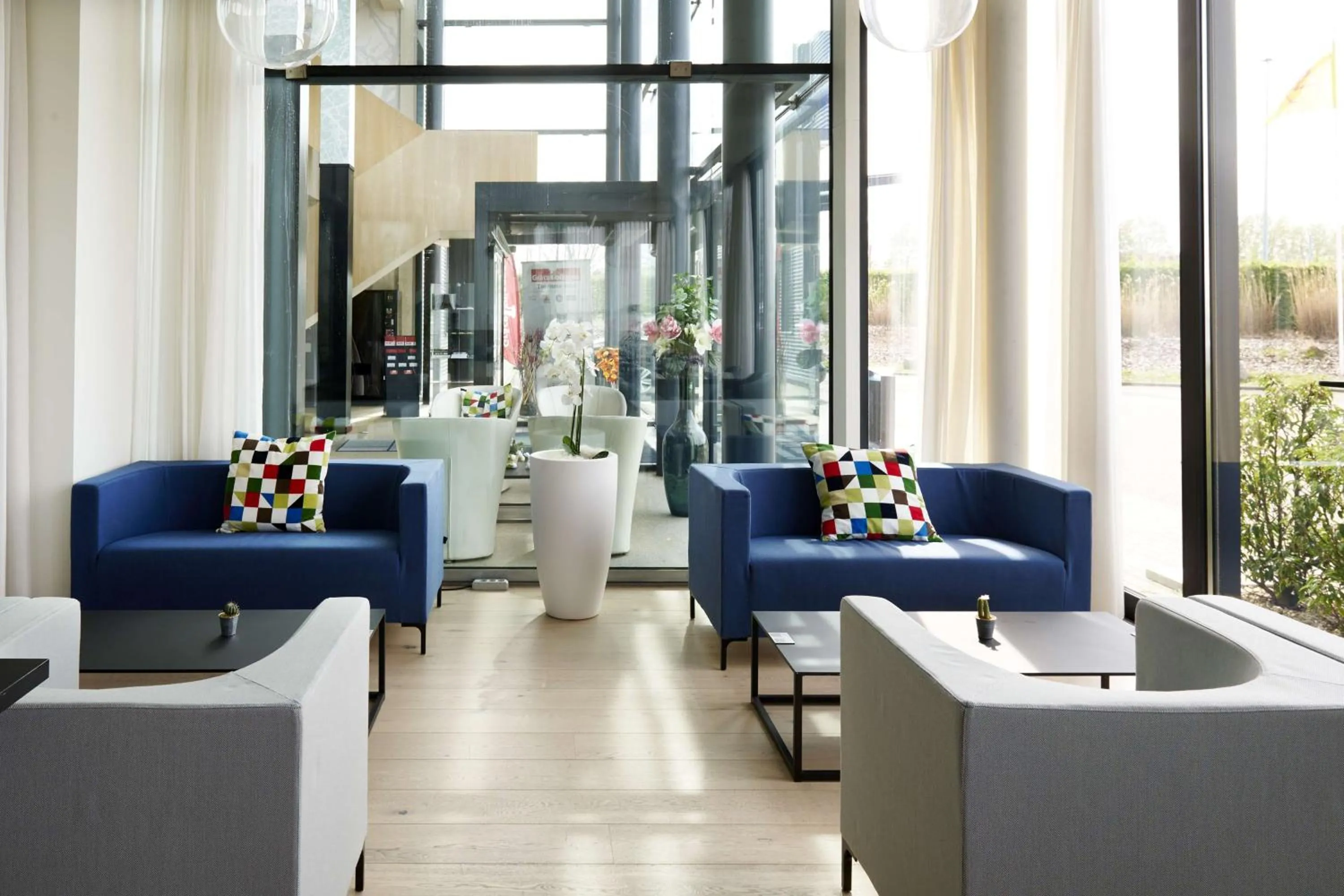 Lounge or bar in Park Inn by Radisson Liege Airport