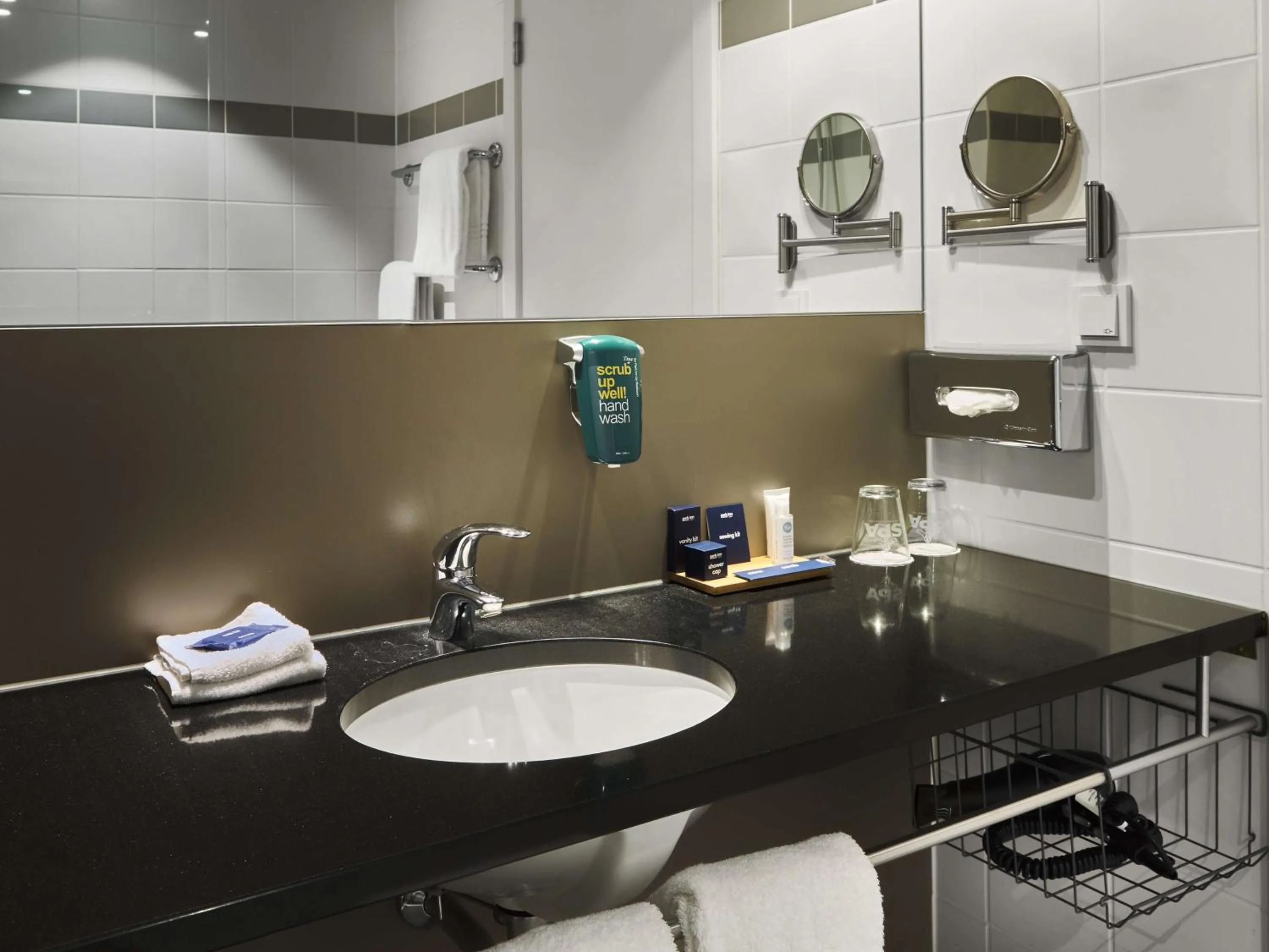 Bathroom in Park Inn by Radisson Liege Airport