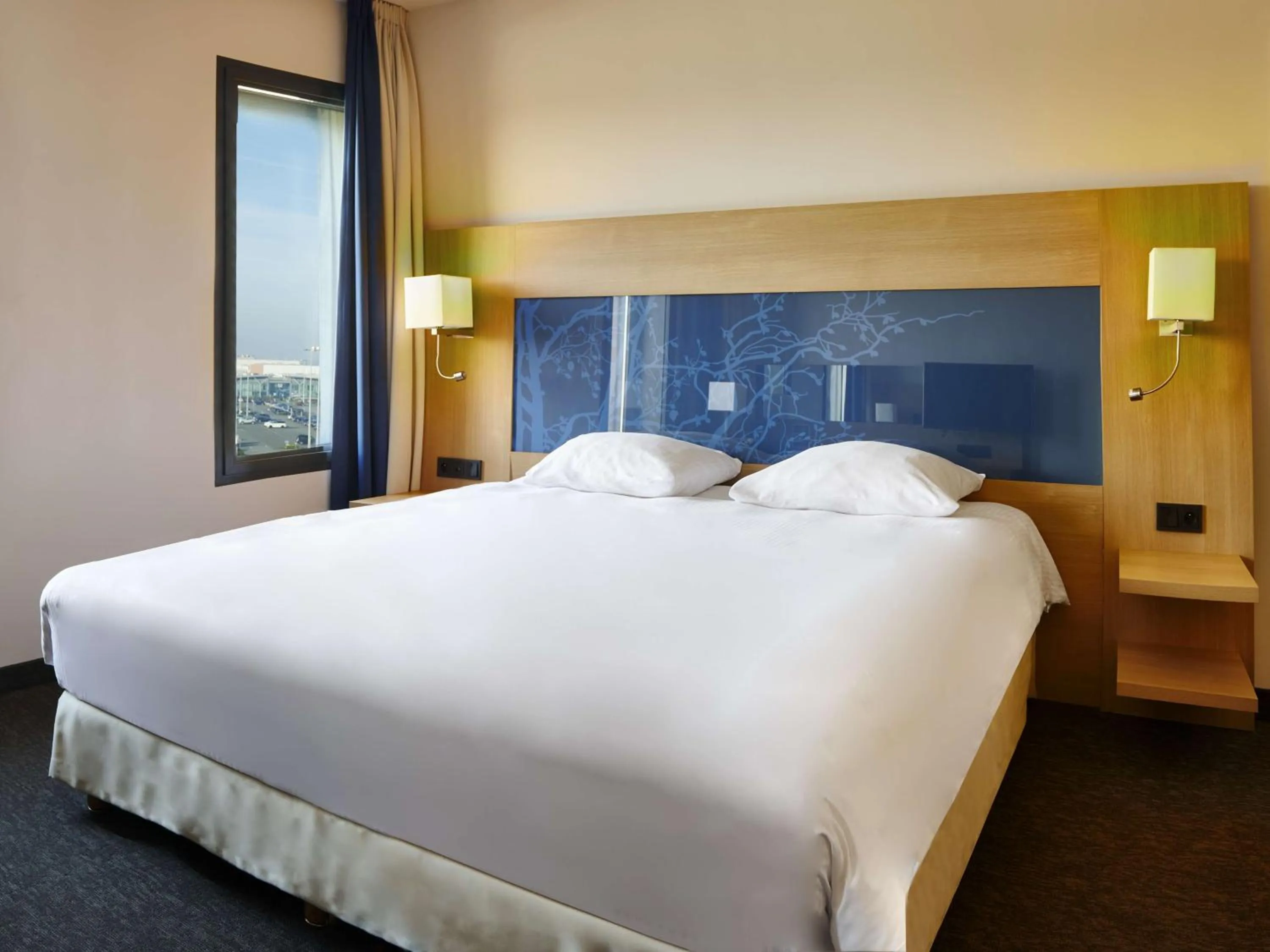 Bedroom, Bed in Park Inn by Radisson Liege Airport