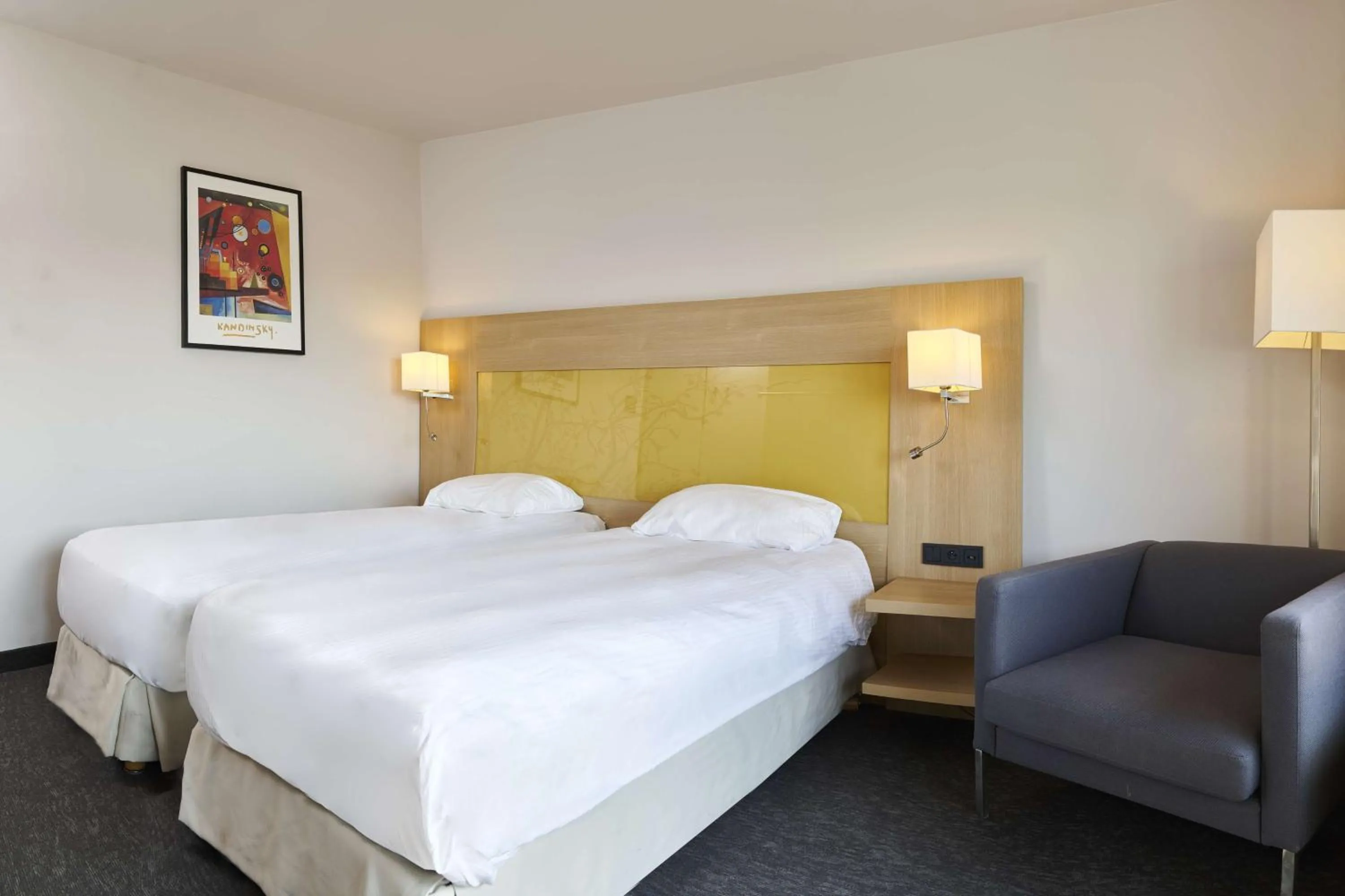 Bedroom, Bed in Park Inn by Radisson Liege Airport