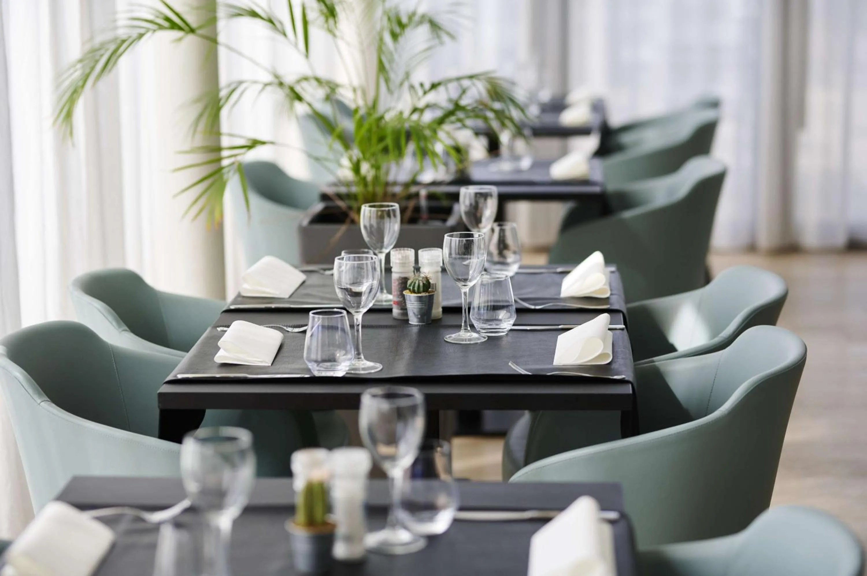 Restaurant/places to eat in Park Inn by Radisson Liege Airport
